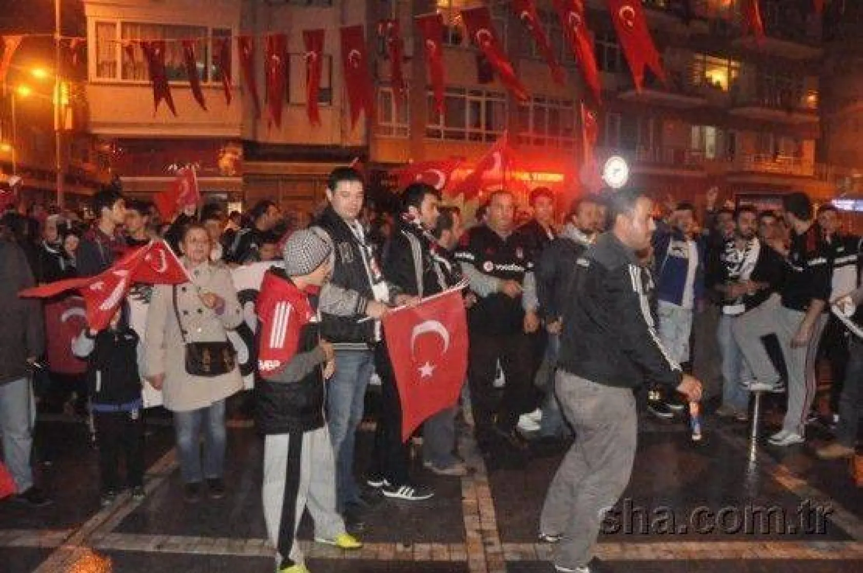 Binlerce kişi Cumhuriyet için yürüdü