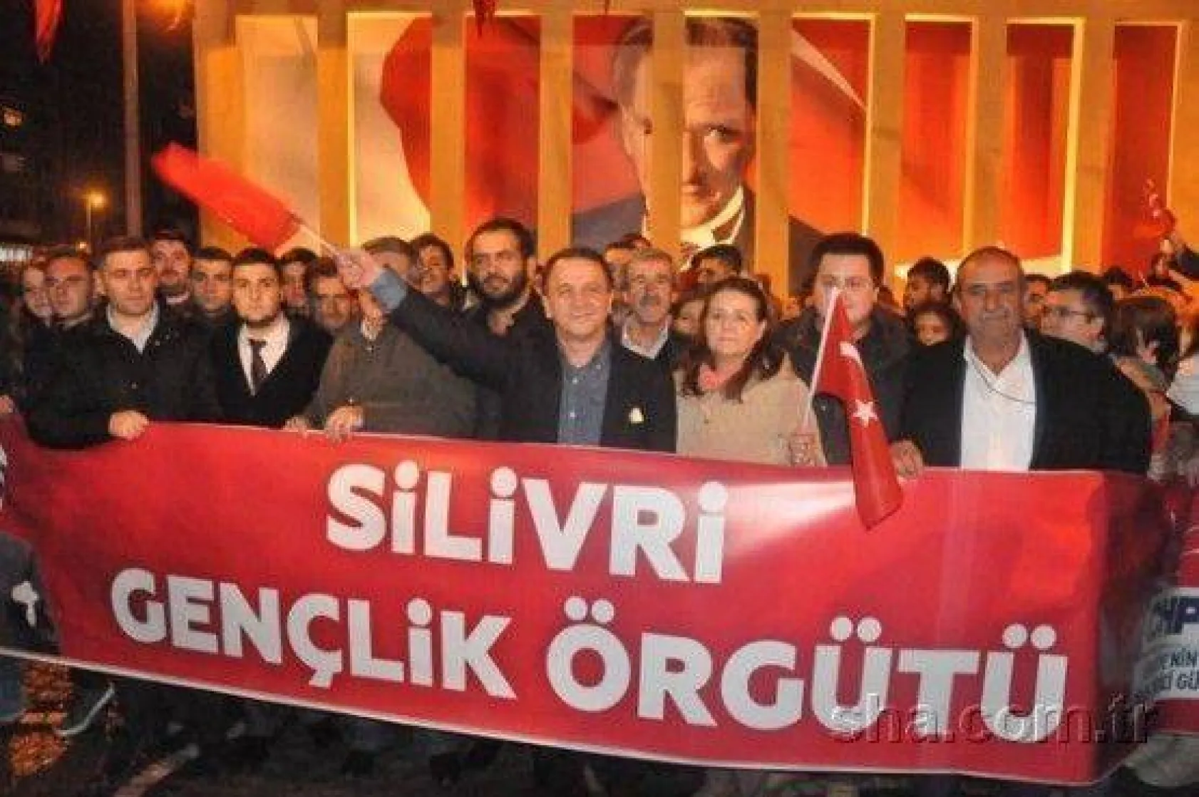 Binlerce kişi Cumhuriyet için yürüdü