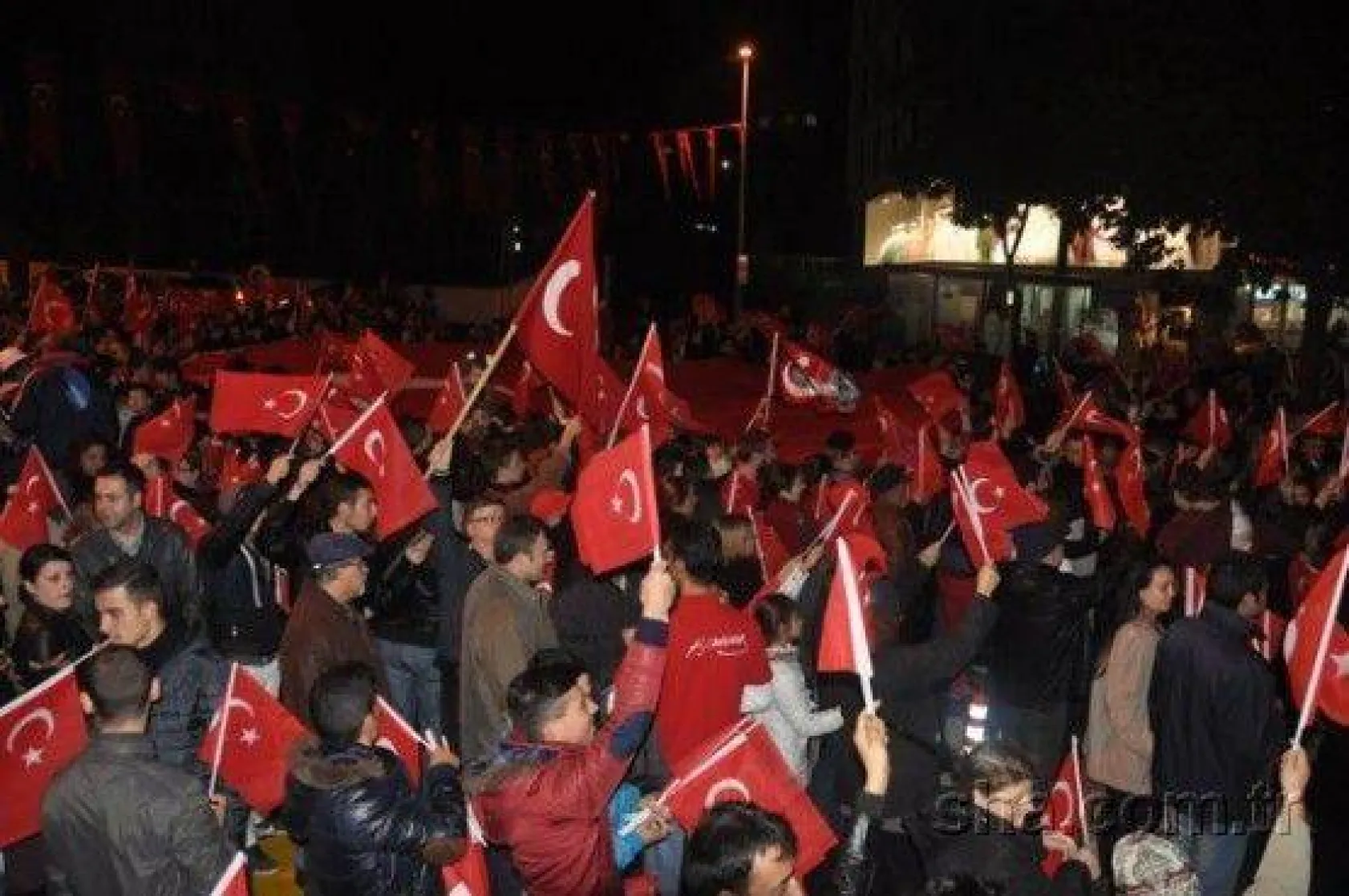 Binlerce kişi Cumhuriyet için yürüdü