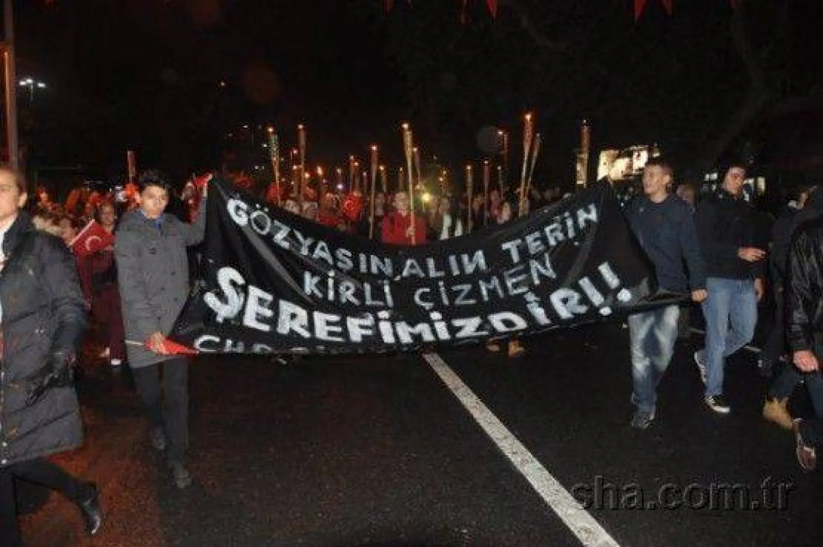 Binlerce kişi Cumhuriyet için yürüdü