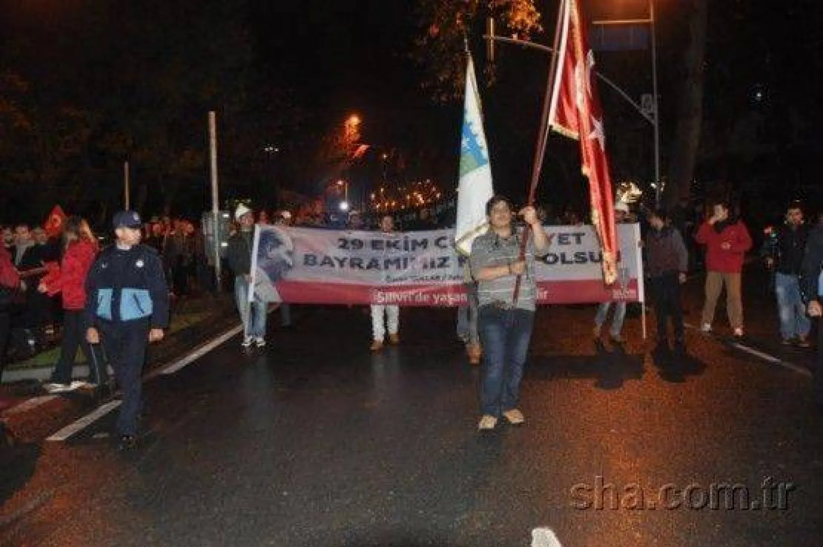 Binlerce kişi Cumhuriyet için yürüdü