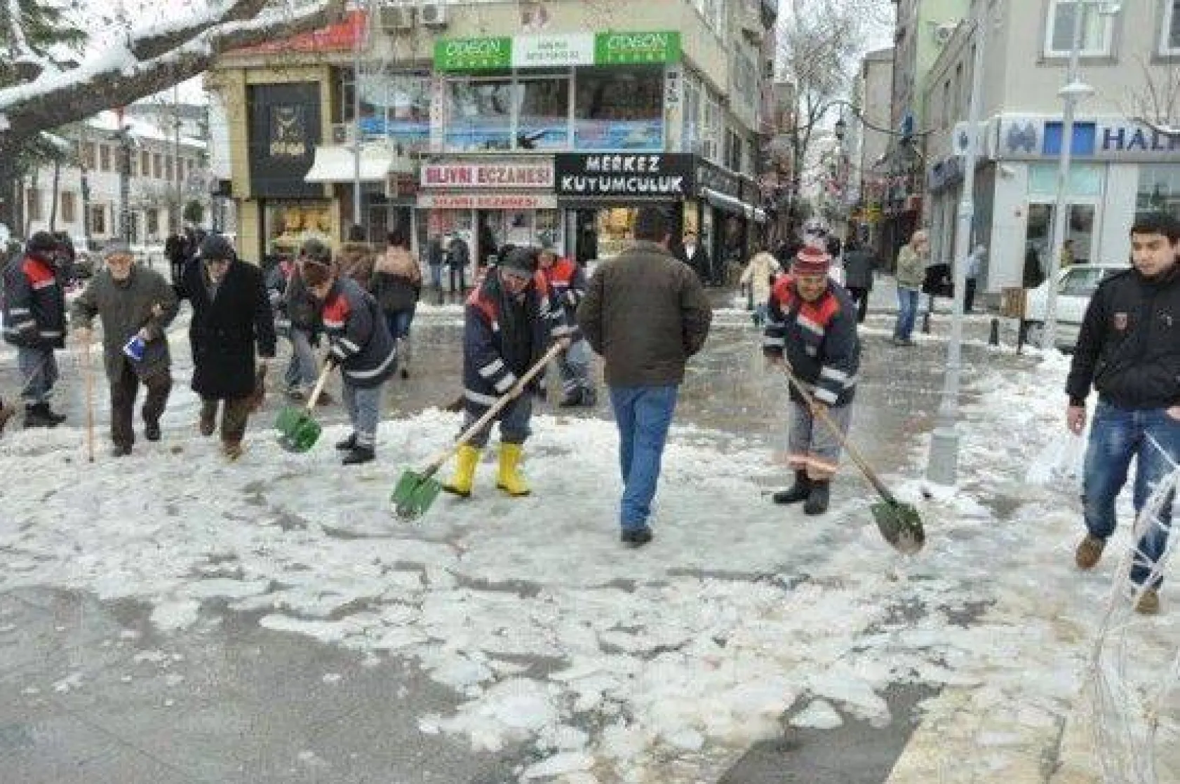 İlçede kar çalşımaları