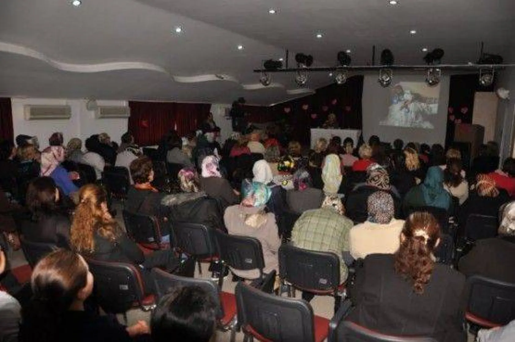 Silivrili Kadınlar Şiddete Karşı Dans Etti