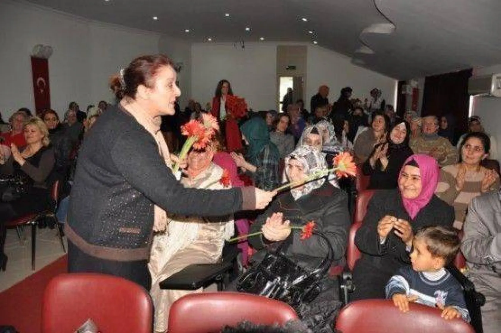 Silivrili Kadınlar Şiddete Karşı Dans Etti