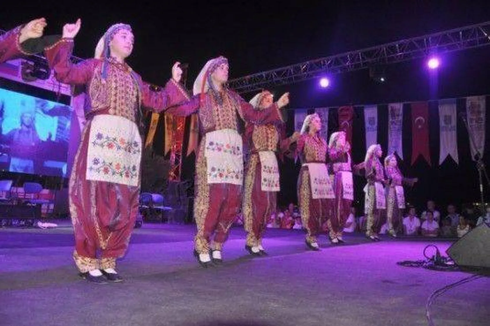 Festival Coşkusu Yerel Seslerle Devam Ediyor