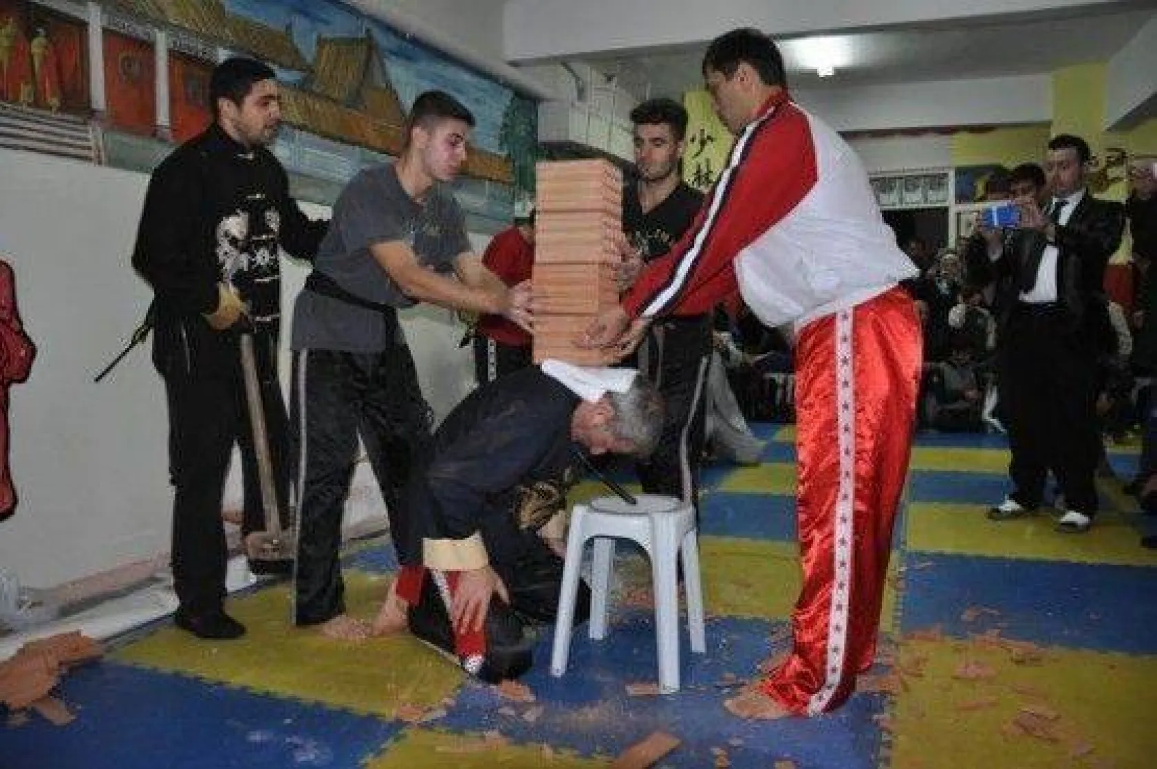 Demiral'dan Kareteci Gençlere Tam Destek