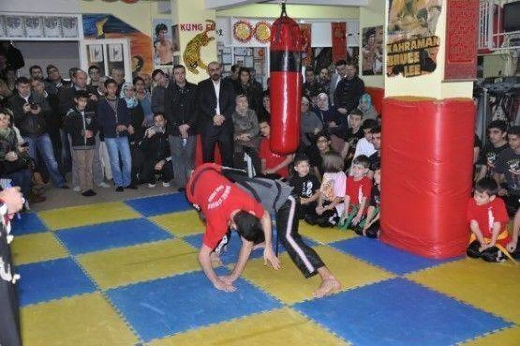 Demiral'dan Kareteci Gençlere Tam Destek