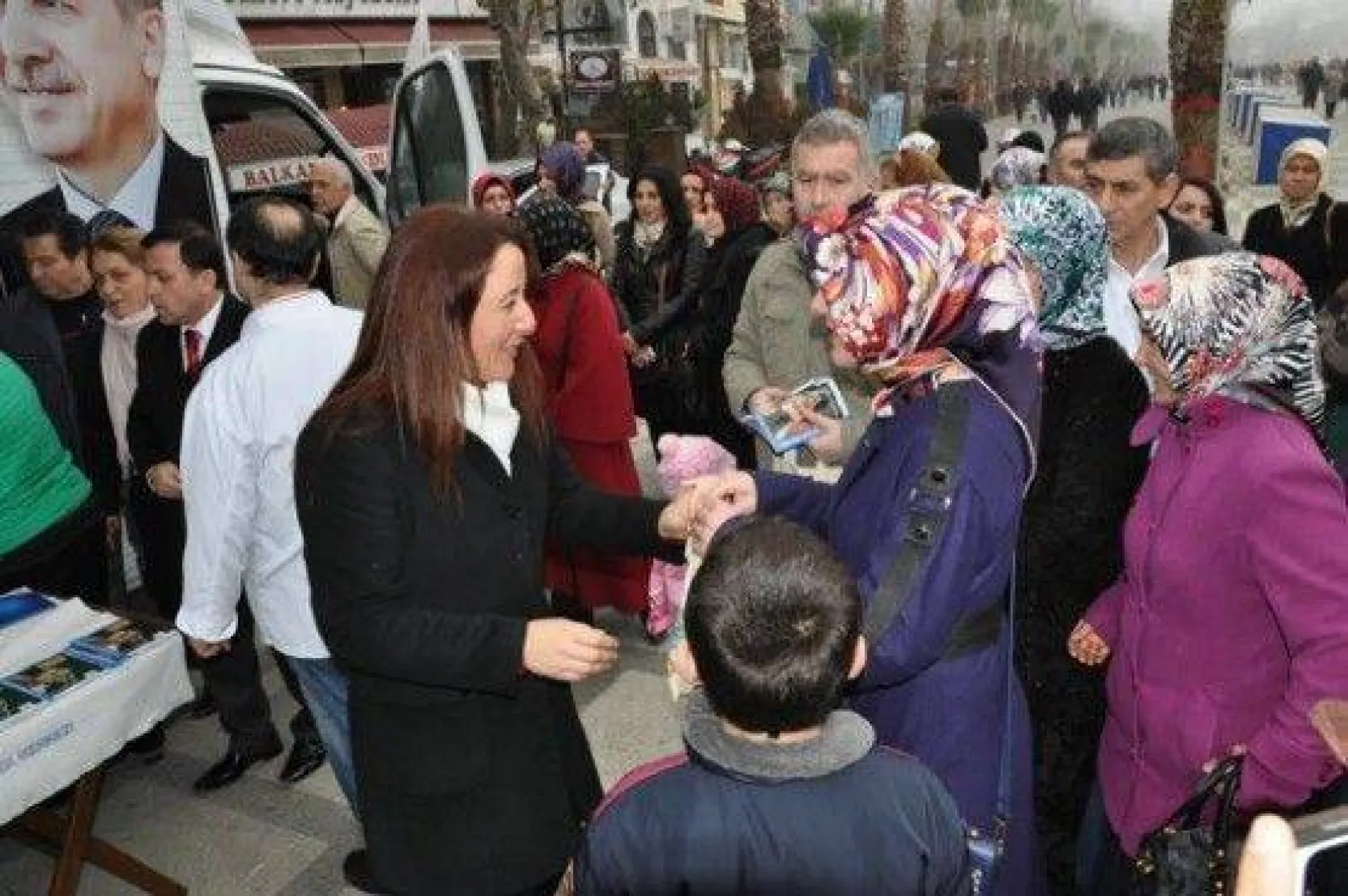 Ak Parti'den Tam Kadro Kandil Tebriği