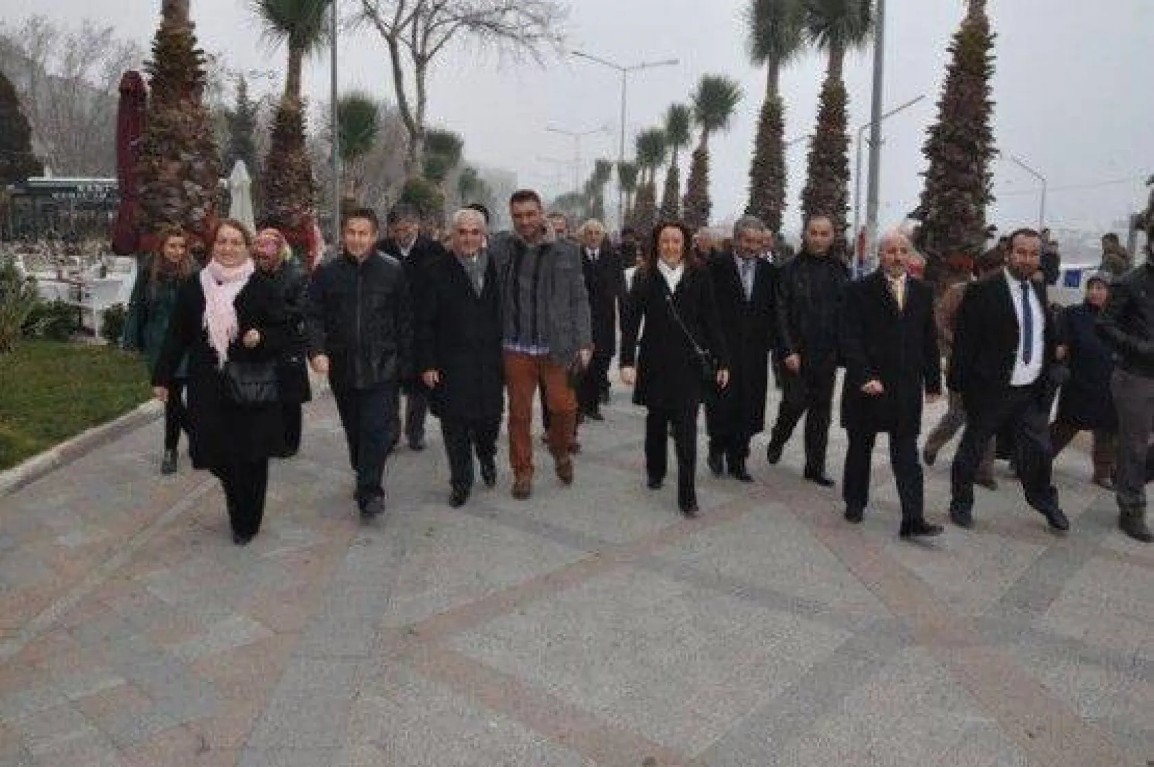 Ak Parti'den Tam Kadro Kandil Tebriği