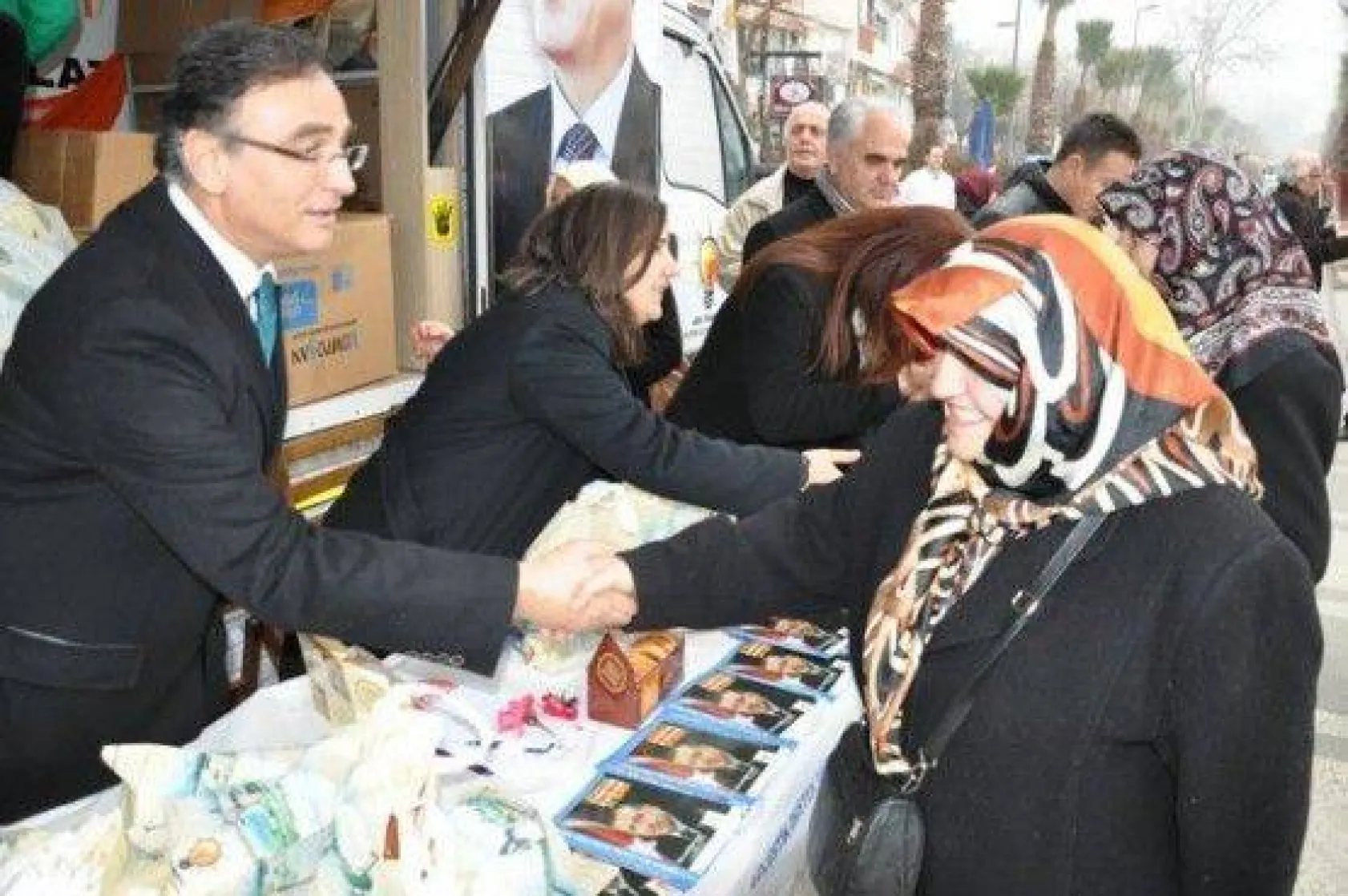 Ak Parti'den Tam Kadro Kandil Tebriği