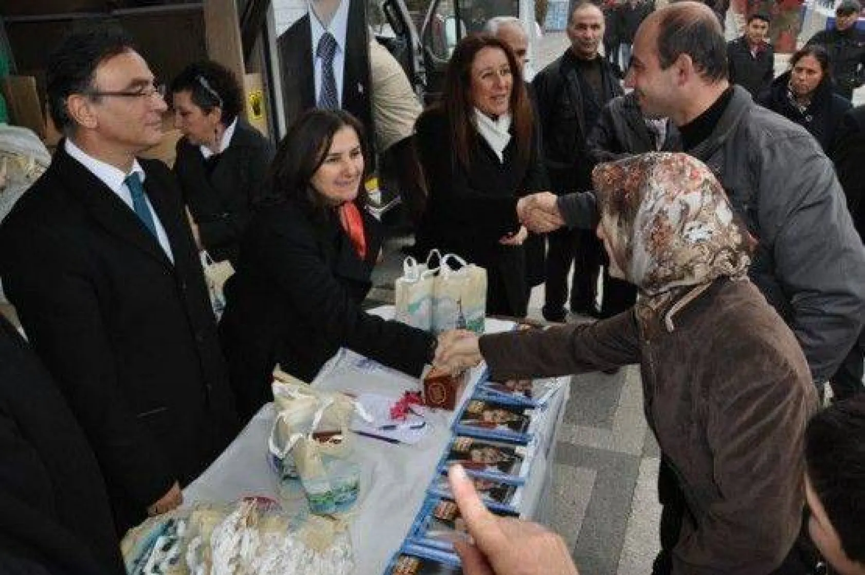 Ak Parti'den Tam Kadro Kandil Tebriği