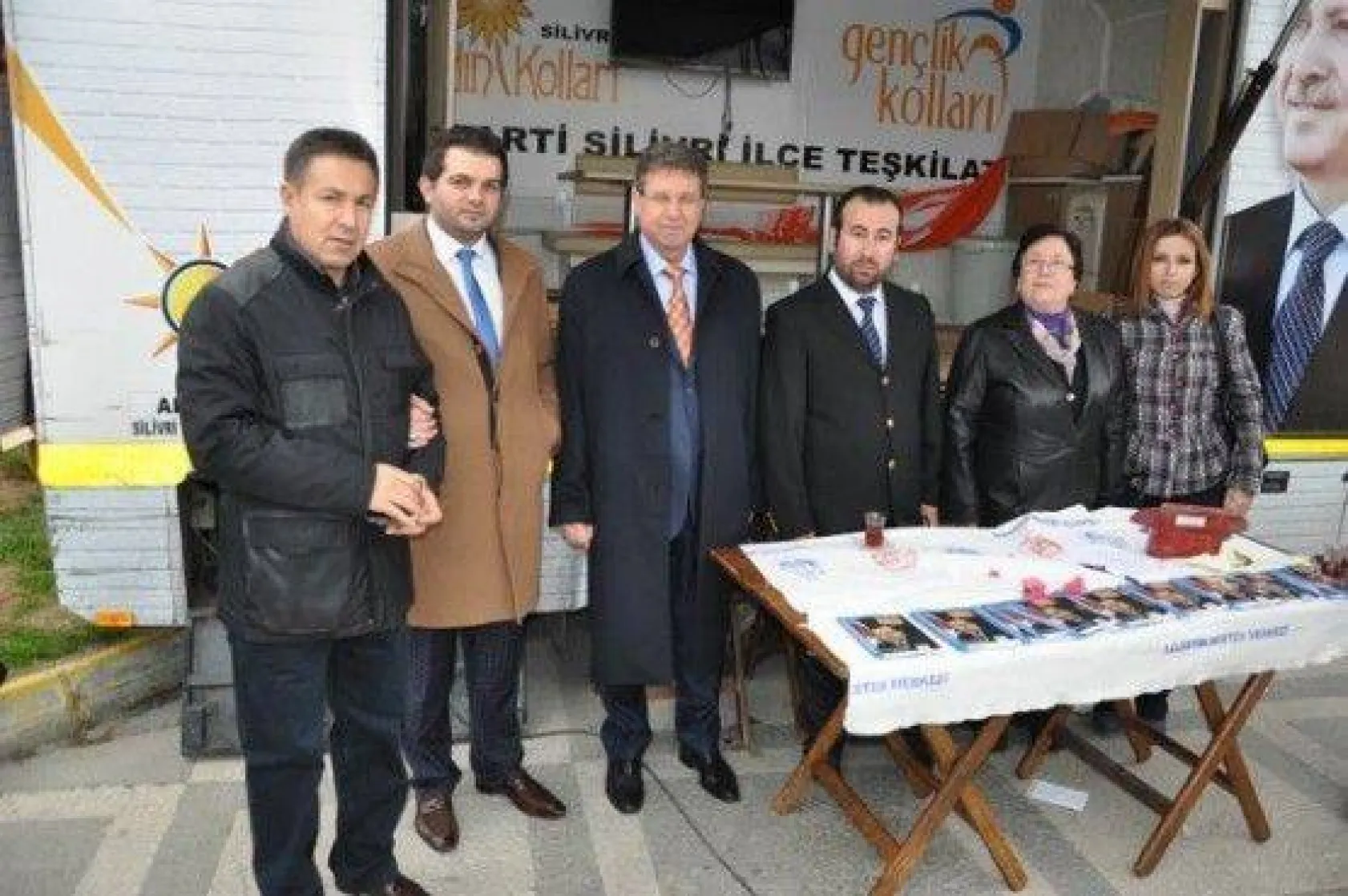 Ak Parti'den Tam Kadro Kandil Tebriği