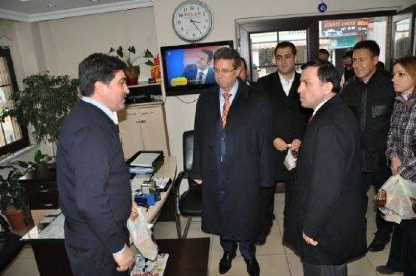 Ak Parti'den Tam Kadro Kandil Tebriği