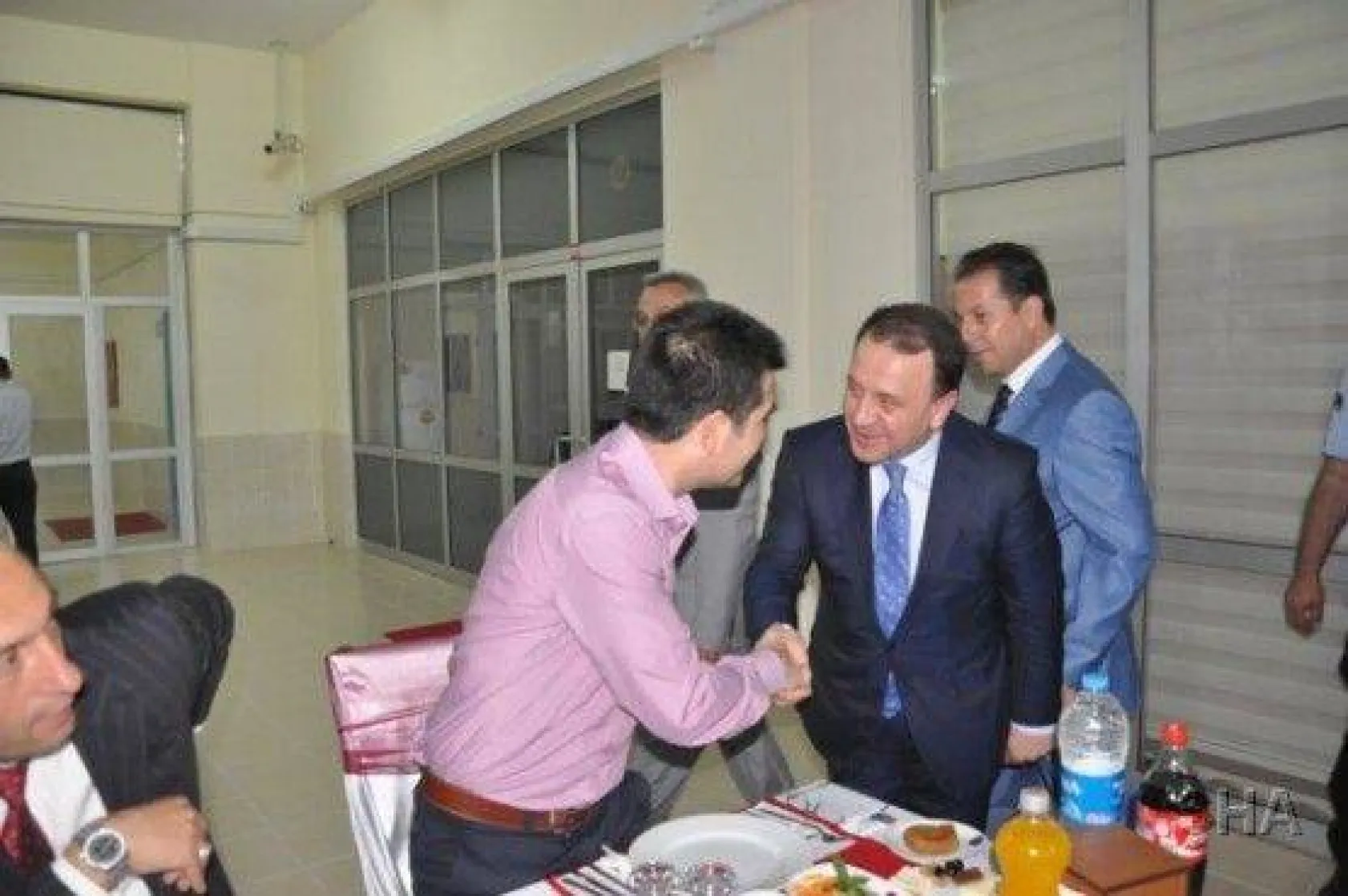 Toplumun Her Kesimiyle Kucaklaşıyor