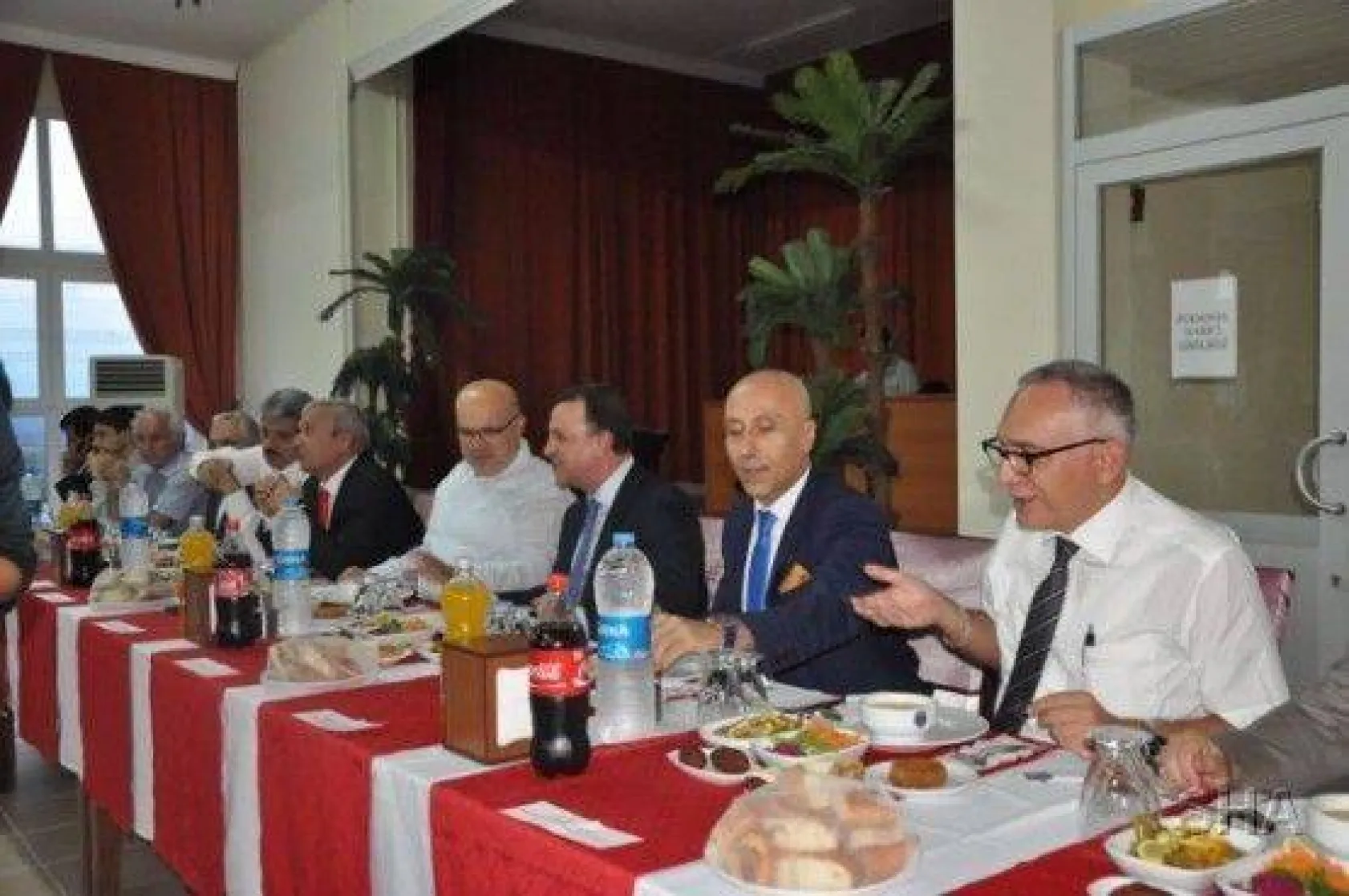 Toplumun Her Kesimiyle Kucaklaşıyor