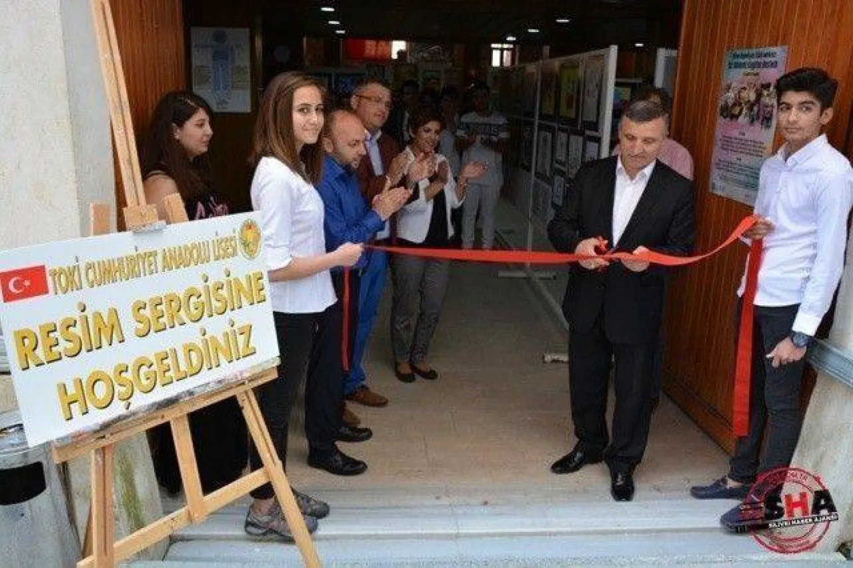 TOKİ Cumhuriyet Anadolu Lisesi resimlerini sergiledi