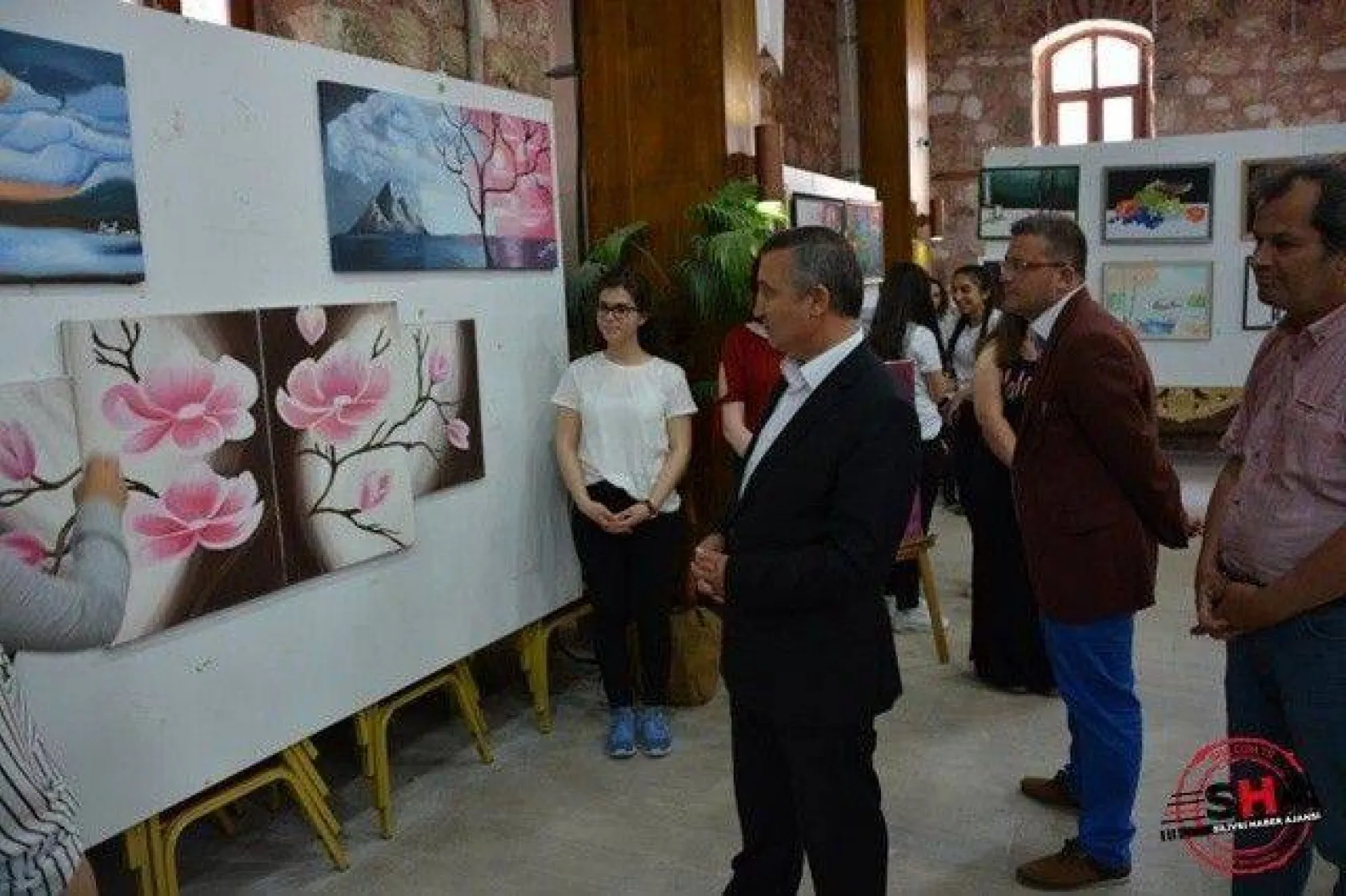 TOKİ Cumhuriyet Anadolu Lisesi resimlerini sergiledi