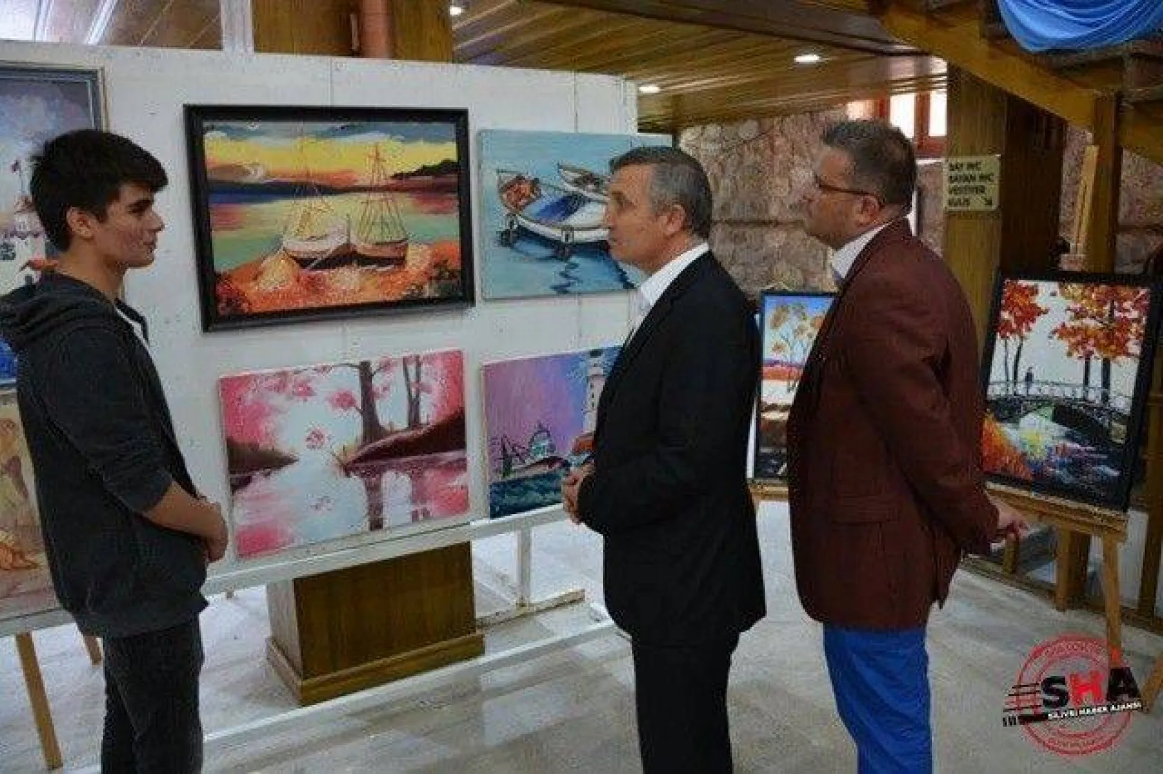 TOKİ Cumhuriyet Anadolu Lisesi resimlerini sergiledi