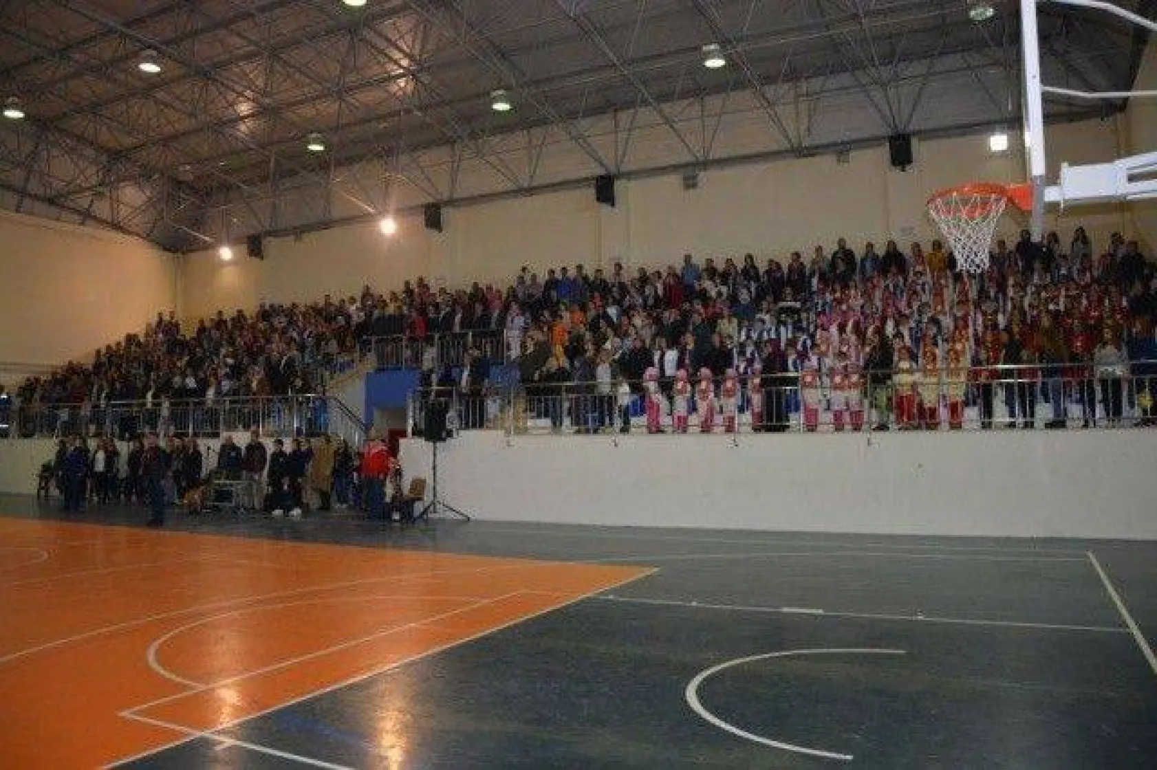 İlkokullar arası Halk Oyunları Şenliği düzenlendi