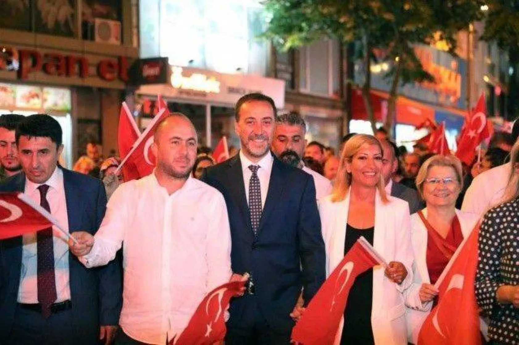 30 Ağustos coşkusu sokaklara taştı