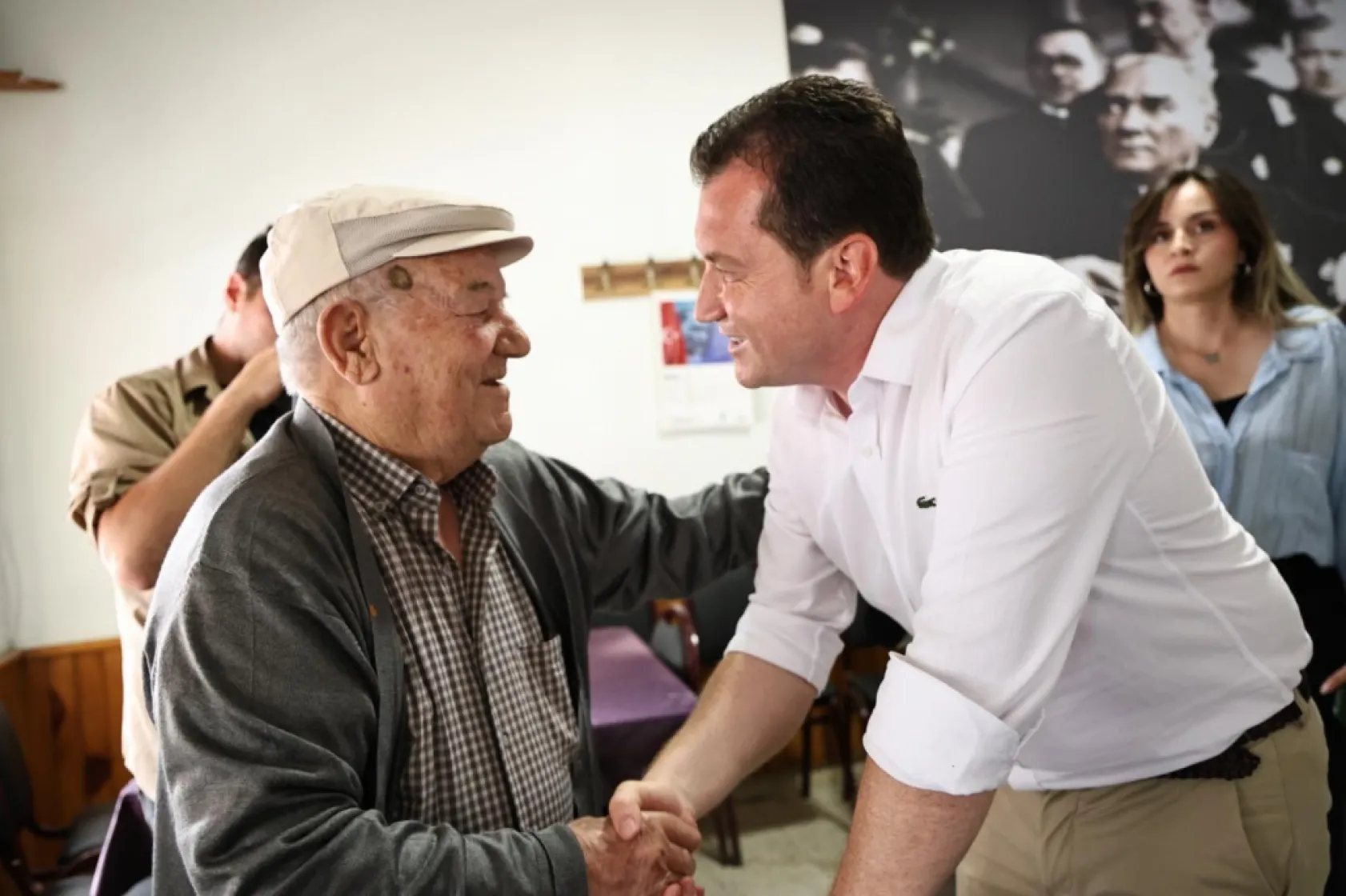 Başkan Balcıoğlu, Gazitepe Mahallesi'nde Esnaf ve Vatandaşlarla Bayramlaştı