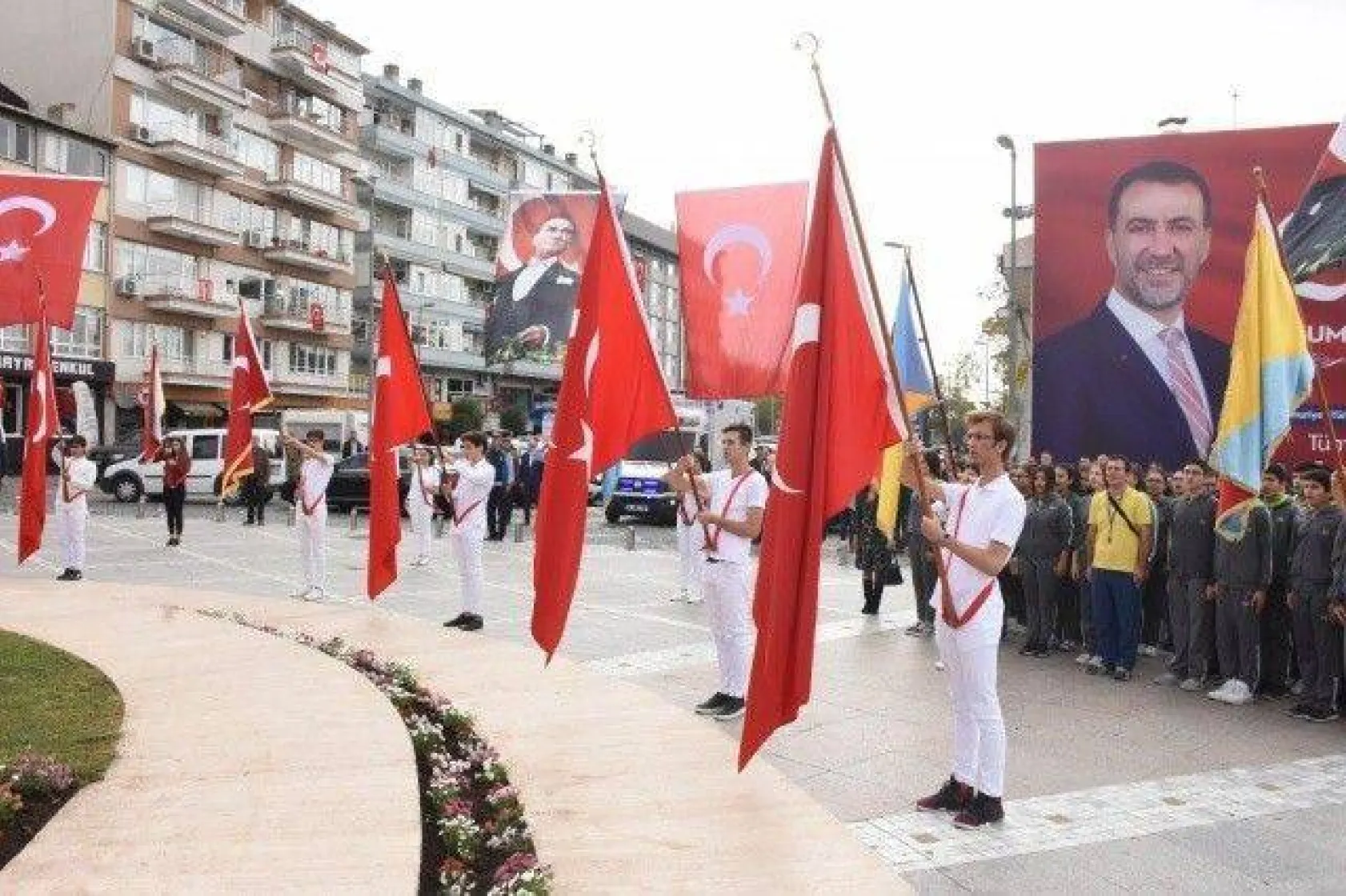 29 Ekim Coşkusu Çelenk Sunma Töreni ile Başladı