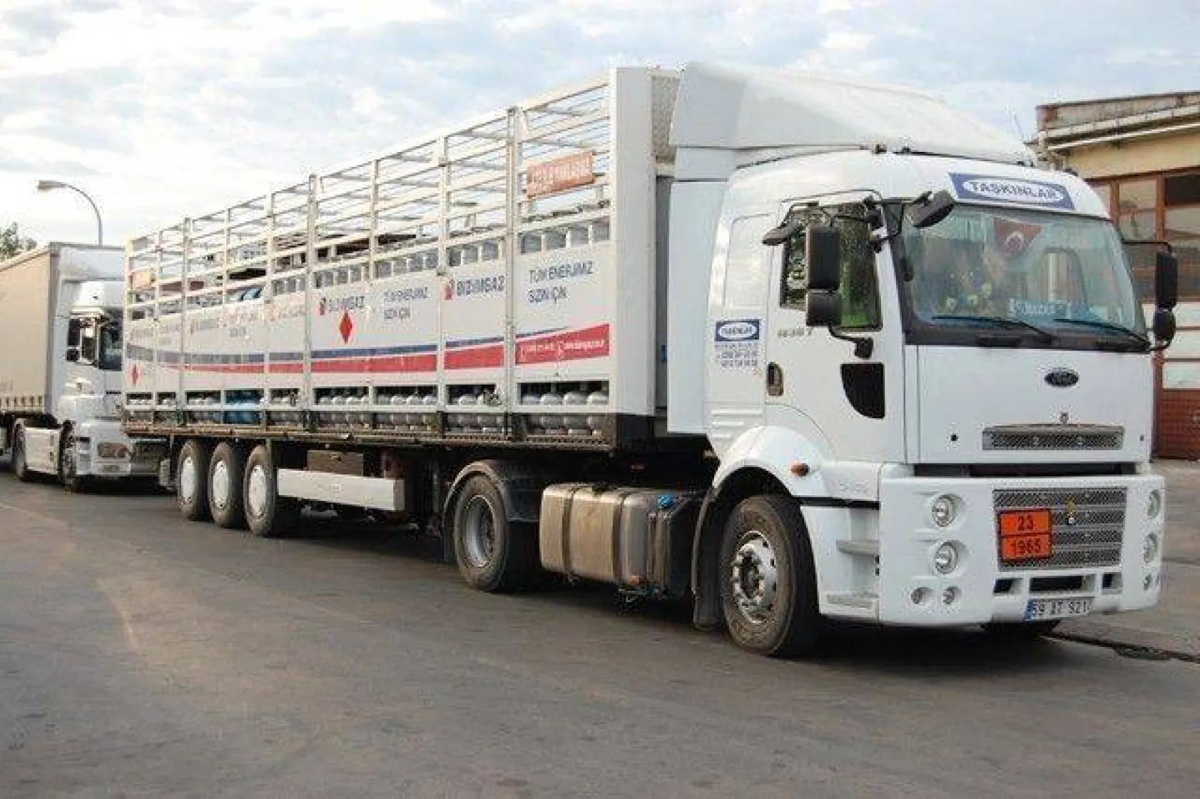 Dededen torunlara bir aile şirketi: TAŞKINLAR