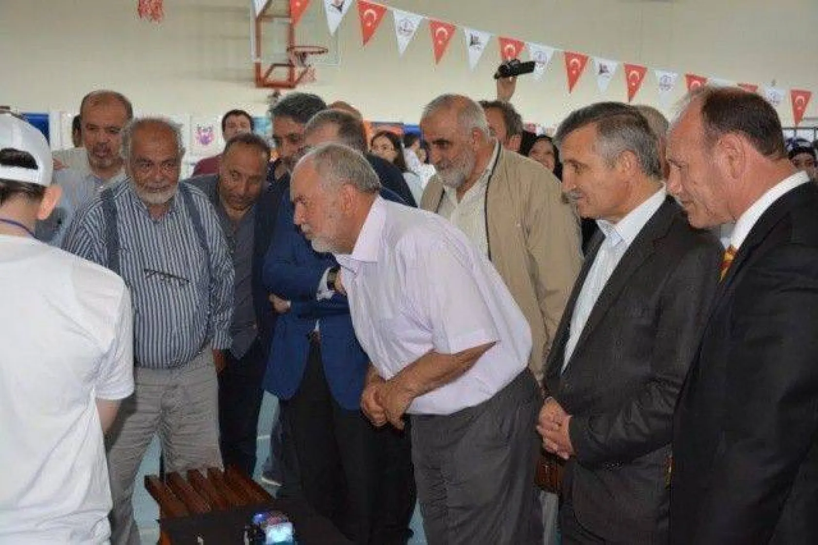 İmam Hatip Ortaokulu'nda TÜBİTAK 4006 Bilim Fuarının açılışı yapıldı.