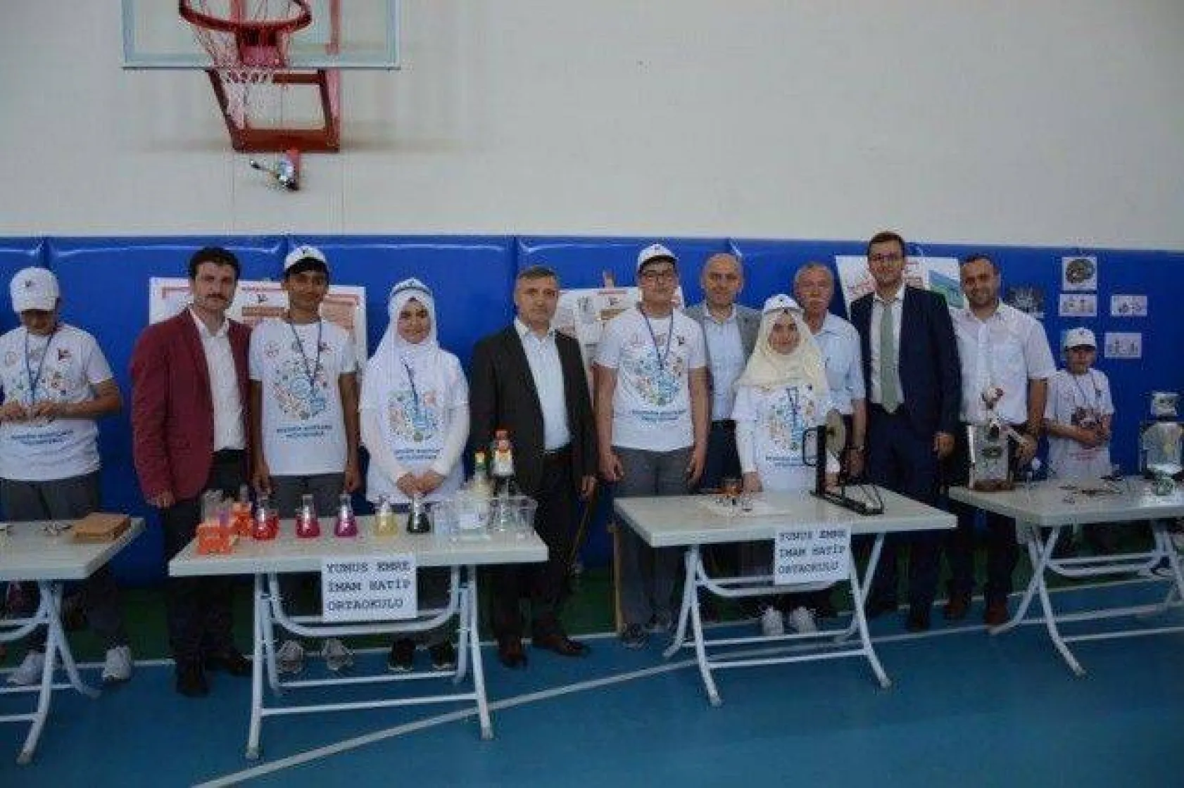İmam Hatip Ortaokulu'nda TÜBİTAK 4006 Bilim Fuarının açılışı yapıldı.