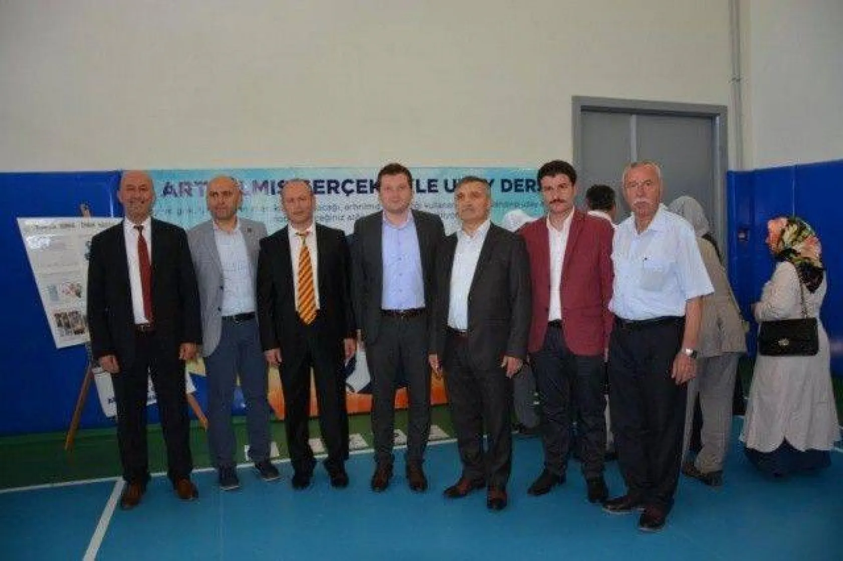 İmam Hatip Ortaokulu'nda TÜBİTAK 4006 Bilim Fuarının açılışı yapıldı.