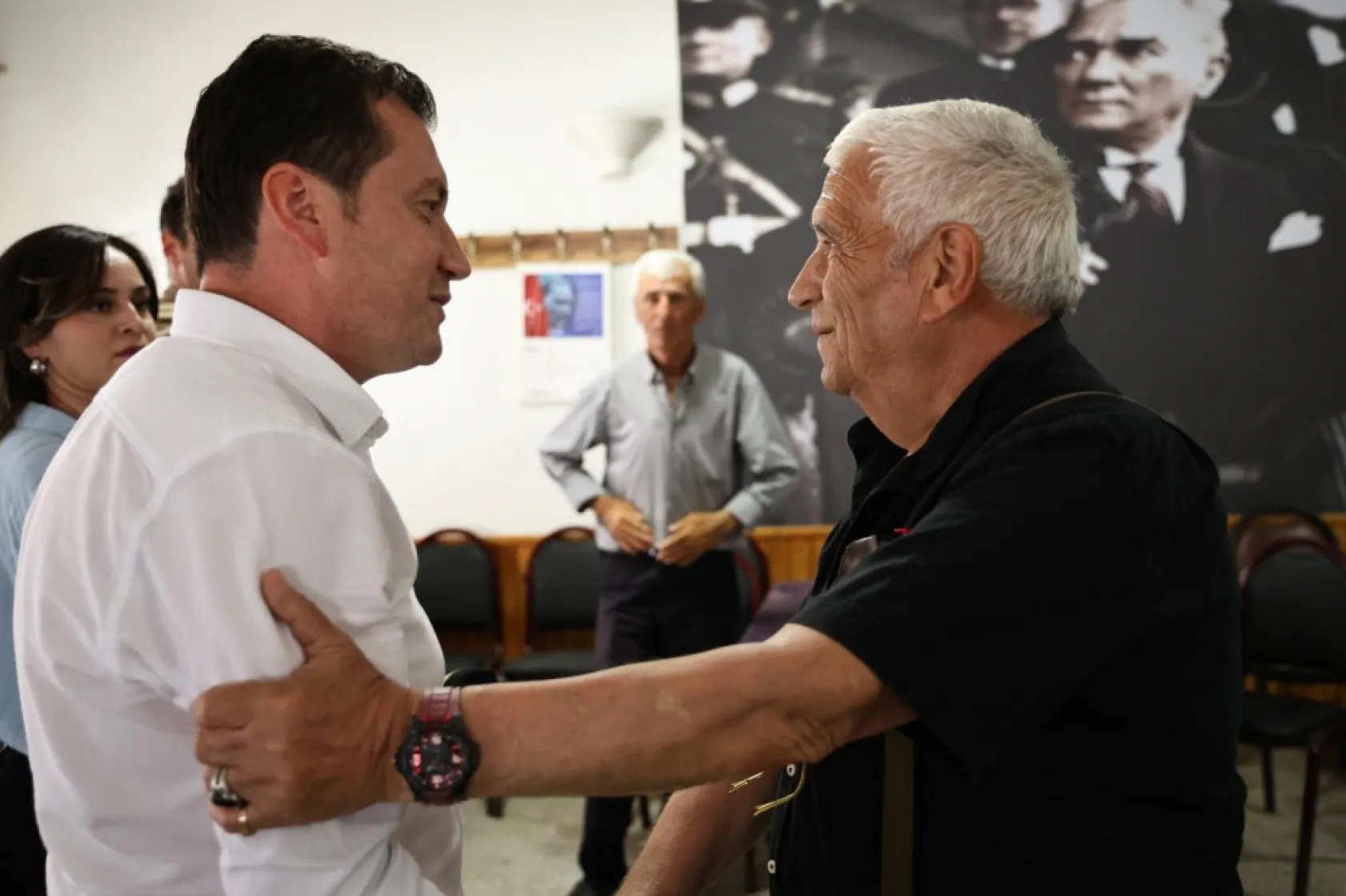 Başkan Balcıoğlu, Gazitepe Mahallesi'nde Esnaf ve Vatandaşlarla Bayramlaştı