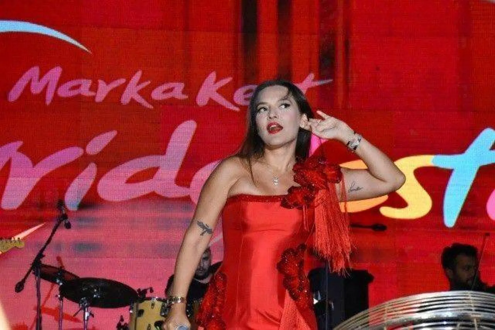 Ali Kınık ve Demet Akalın Coşturdu