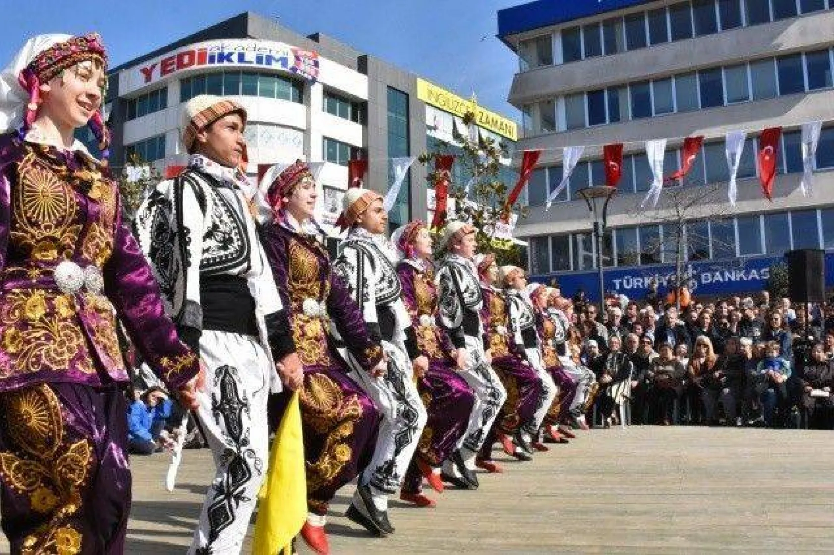19 Mayıs Meydanı'na Coşkulu Açılış