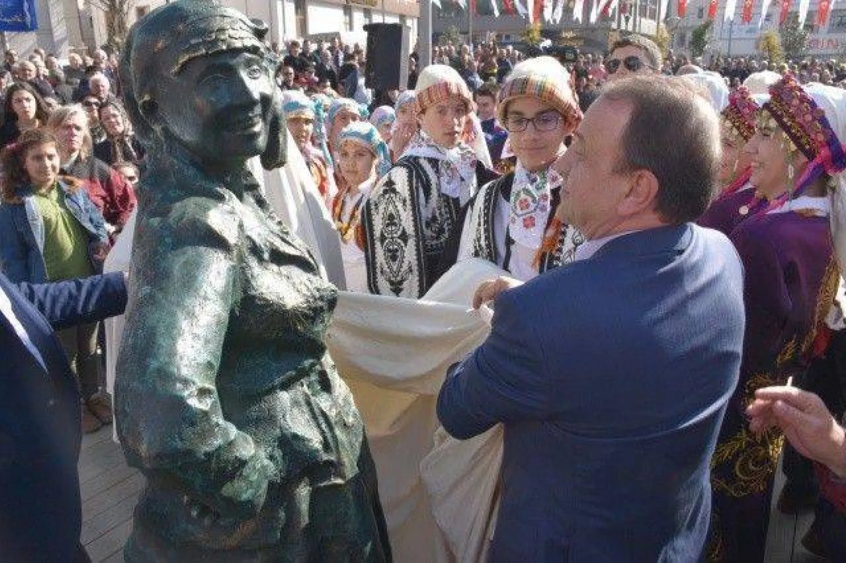 19 Mayıs Meydanı'na Coşkulu Açılış