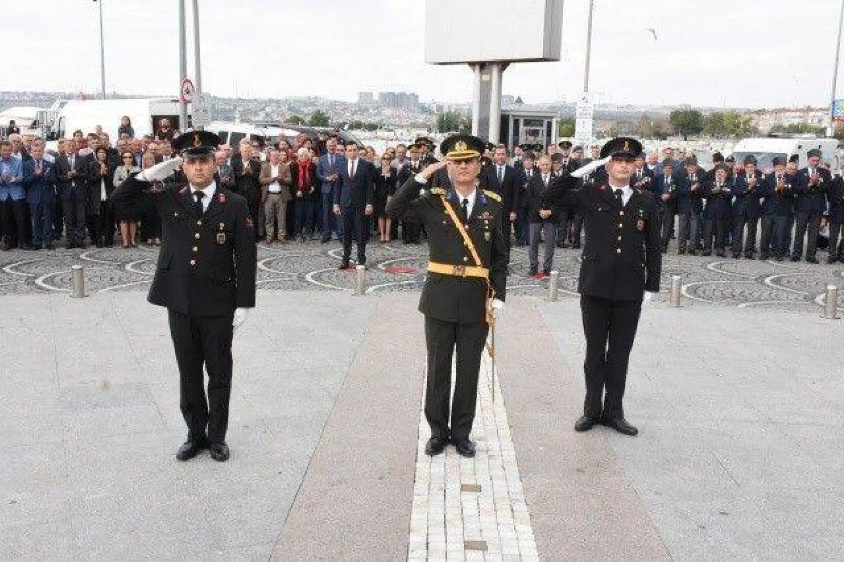29 Ekim Coşkusu Çelenk Sunma Töreni ile Başladı