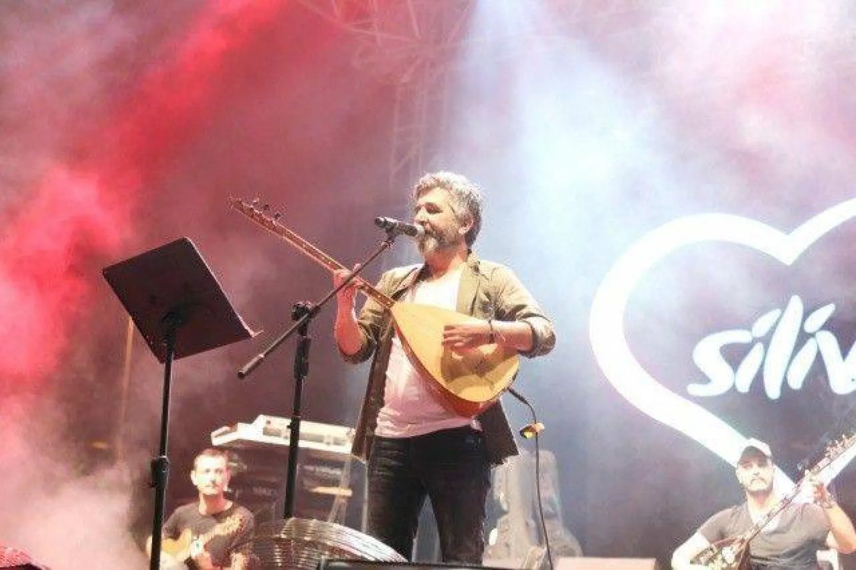 Ali Kınık ve Demet Akalın Coşturdu