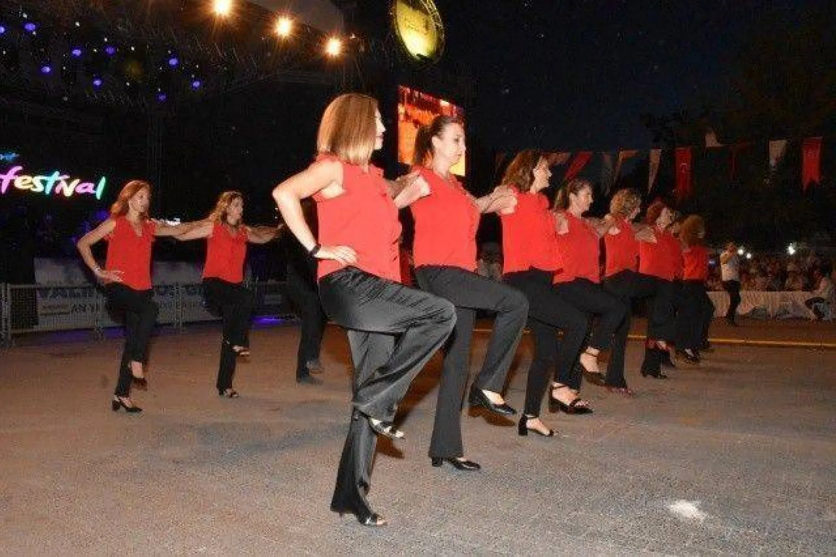 Ali Kınık ve Demet Akalın Coşturdu