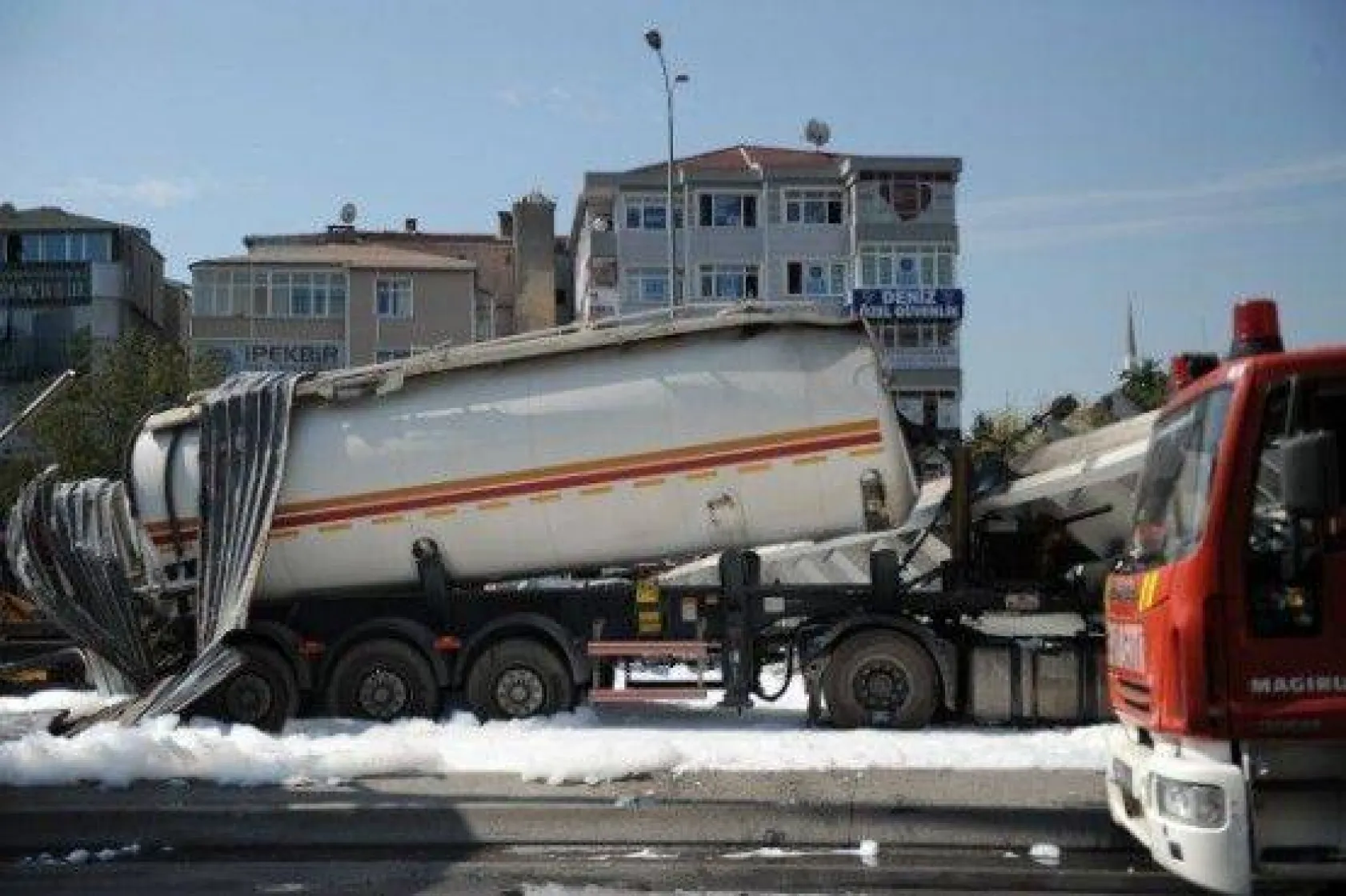 Avcılar'da üstgeçit çöktü