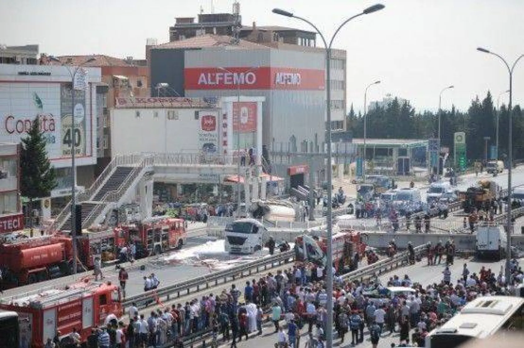 Avcılar'da üstgeçit çöktü