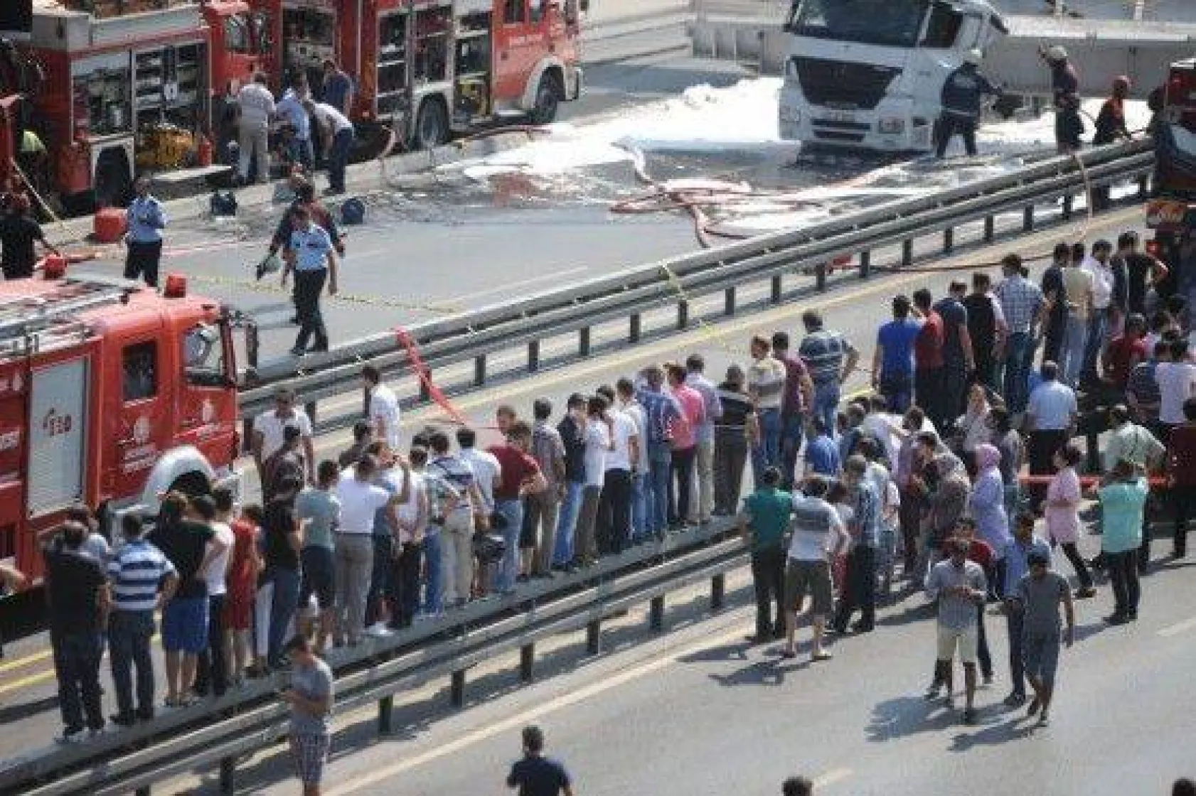 Avcılar'da üstgeçit çöktü