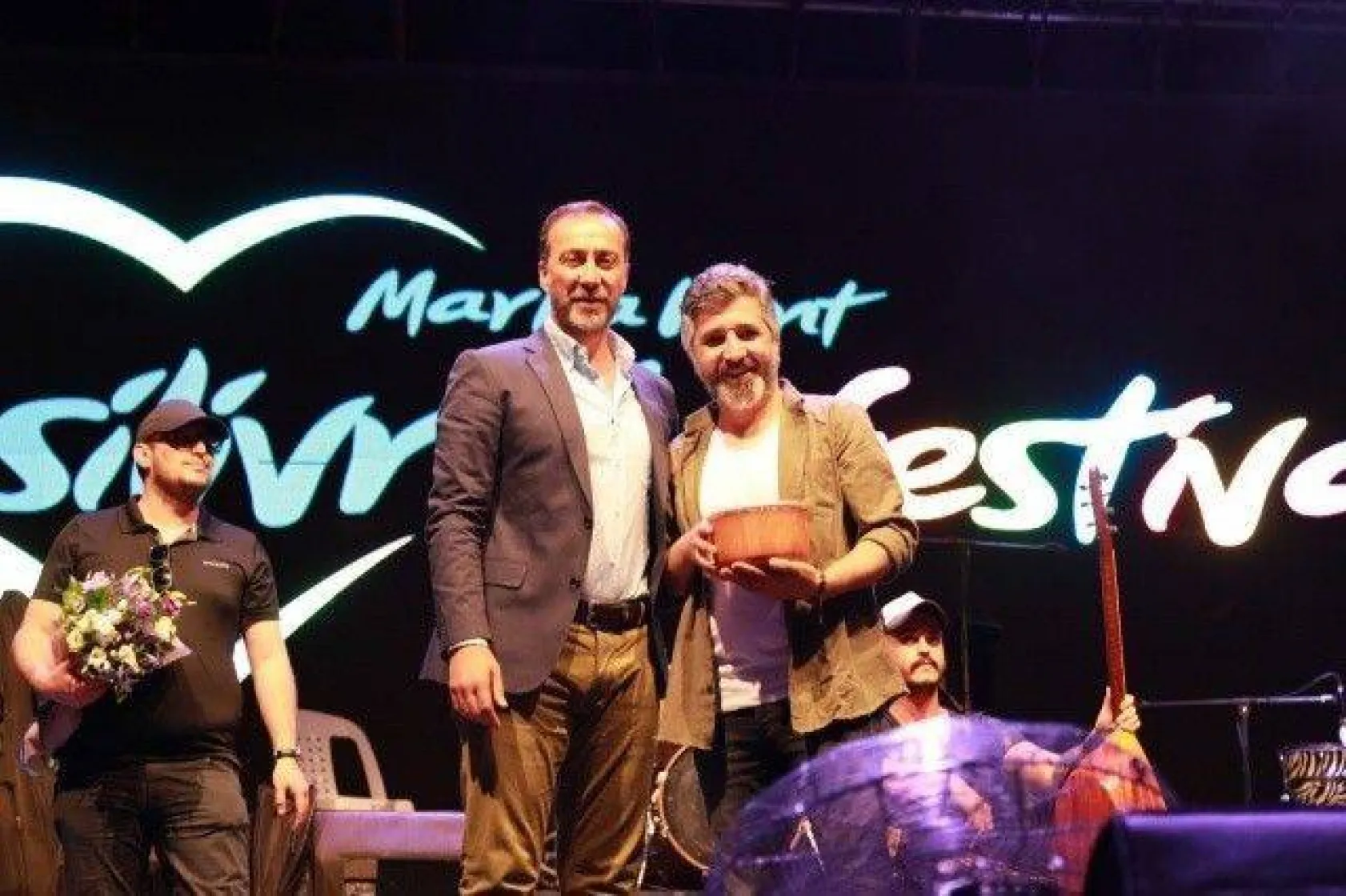 Ali Kınık ve Demet Akalın Coşturdu