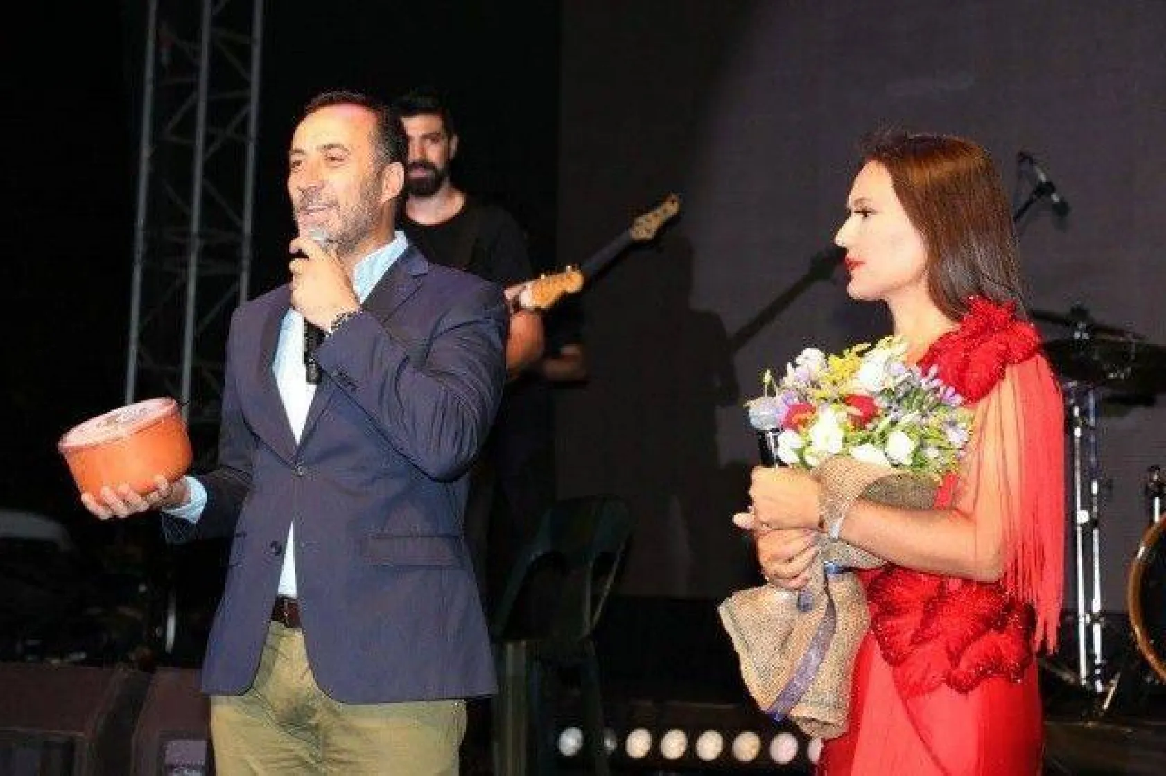 Ali Kınık ve Demet Akalın Coşturdu