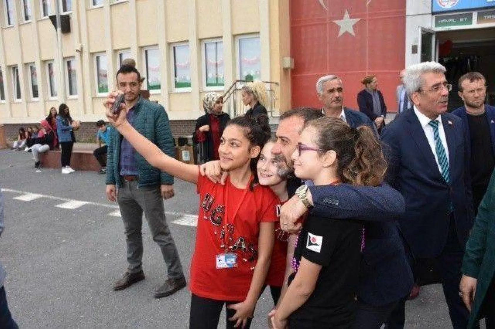 Ertuğrul Gazi Ortaokulu Kütüphanesi Açıldı