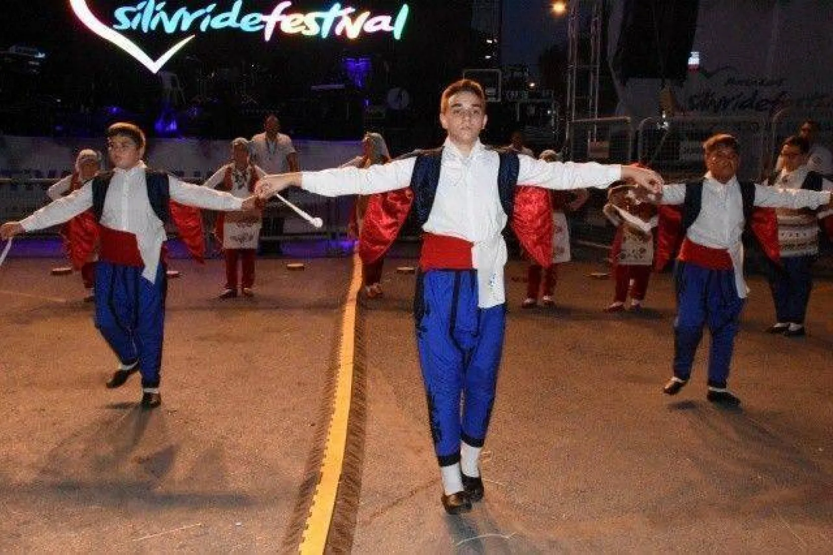 Ali Kınık ve Demet Akalın Coşturdu