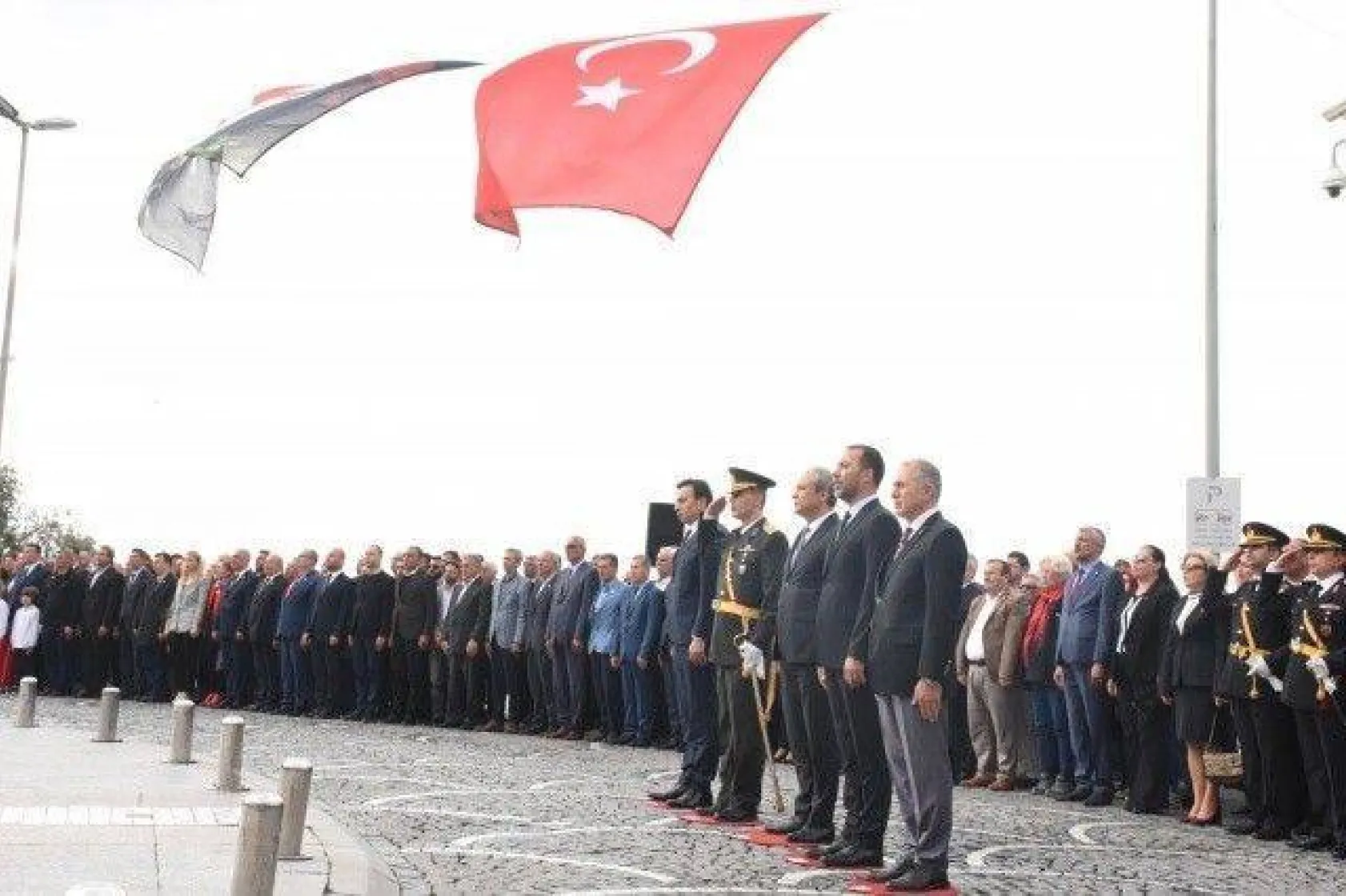 29 Ekim Coşkusu Çelenk Sunma Töreni ile Başladı