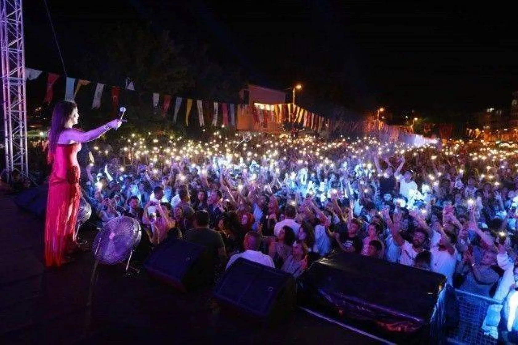 Ali Kınık ve Demet Akalın Coşturdu