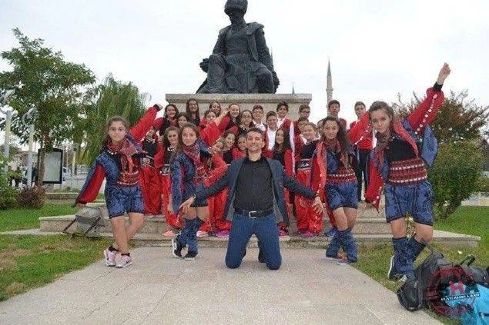 Bigados Halk Oyunları Topluluğu Meriç'i fethetti