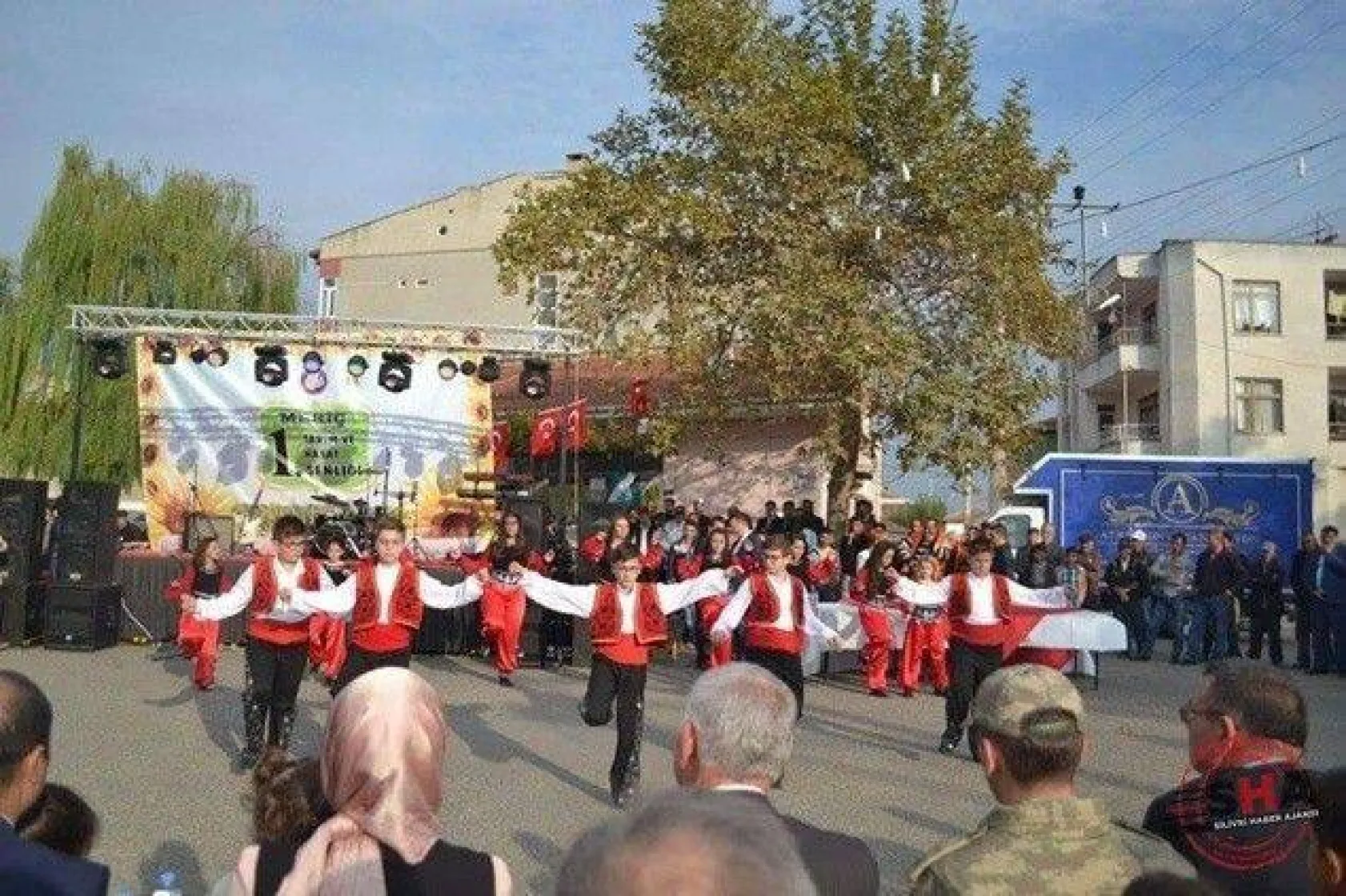 Bigados Halk Oyunları Topluluğu Meriç'i fethetti