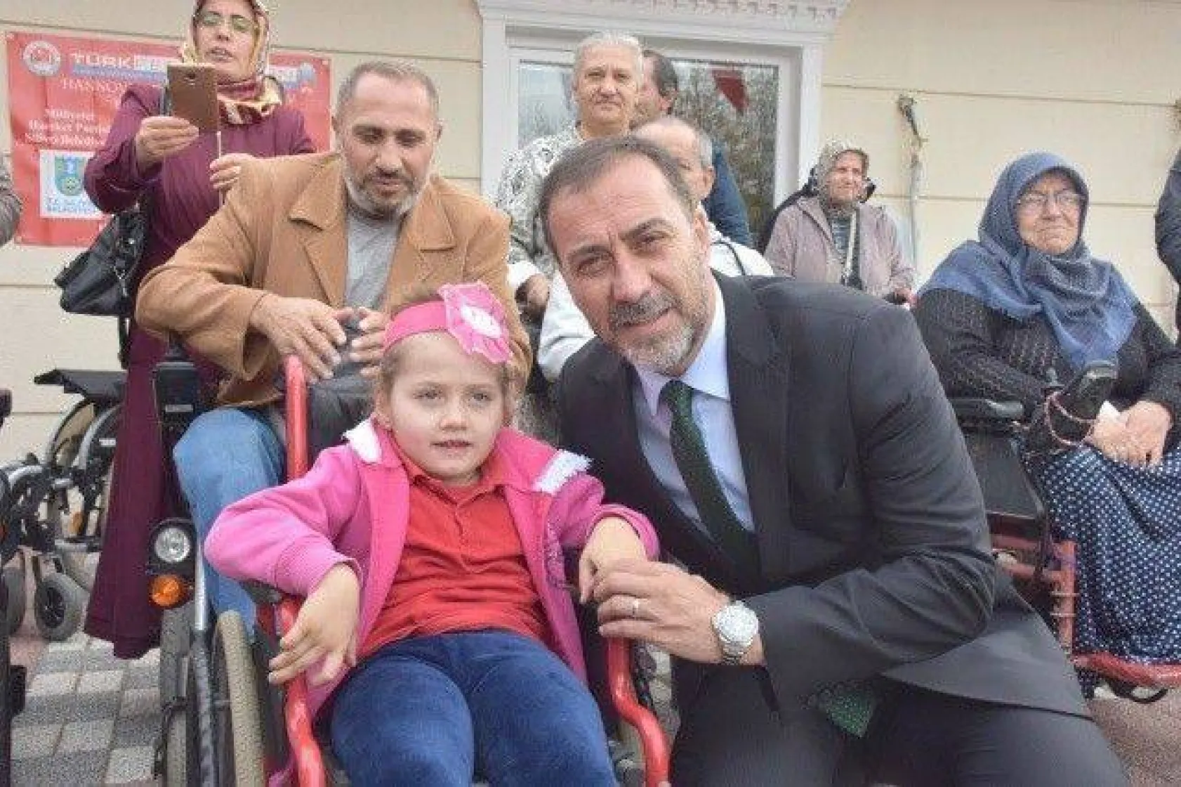 Engelli Bireylere Akülü ve Tekerlekli Sandalye Desteği