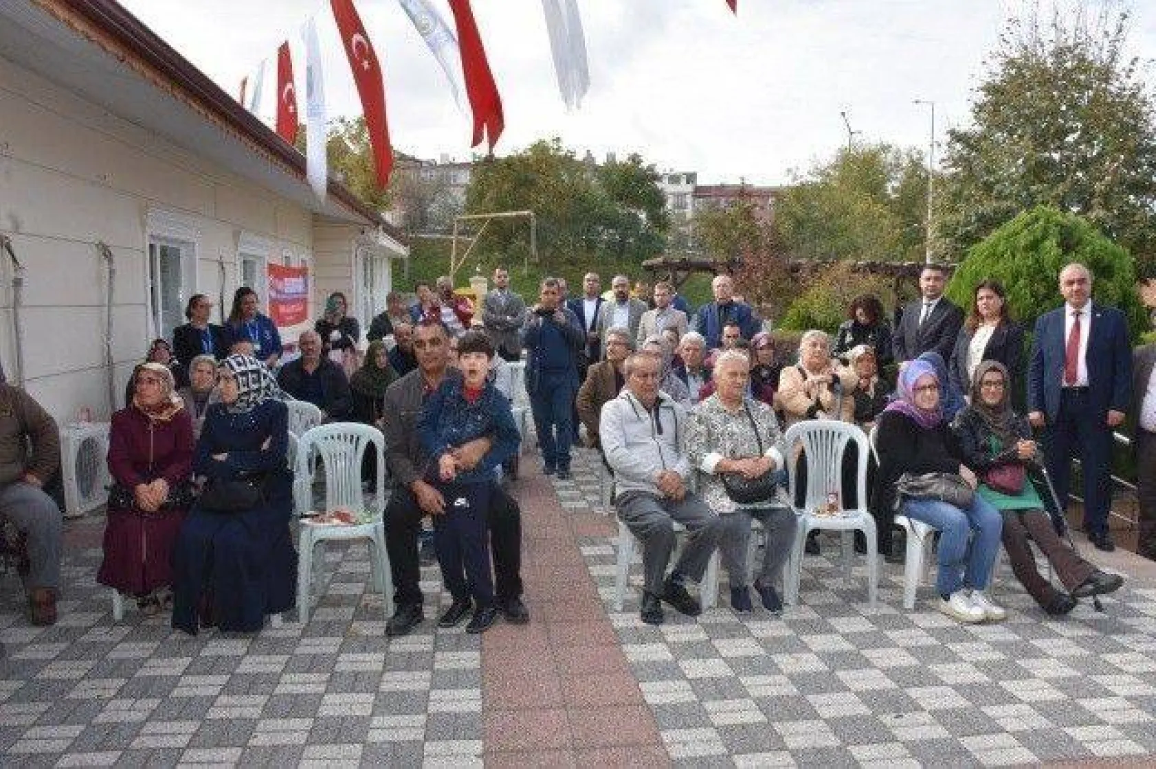 Engelli Bireylere Akülü ve Tekerlekli Sandalye Desteği